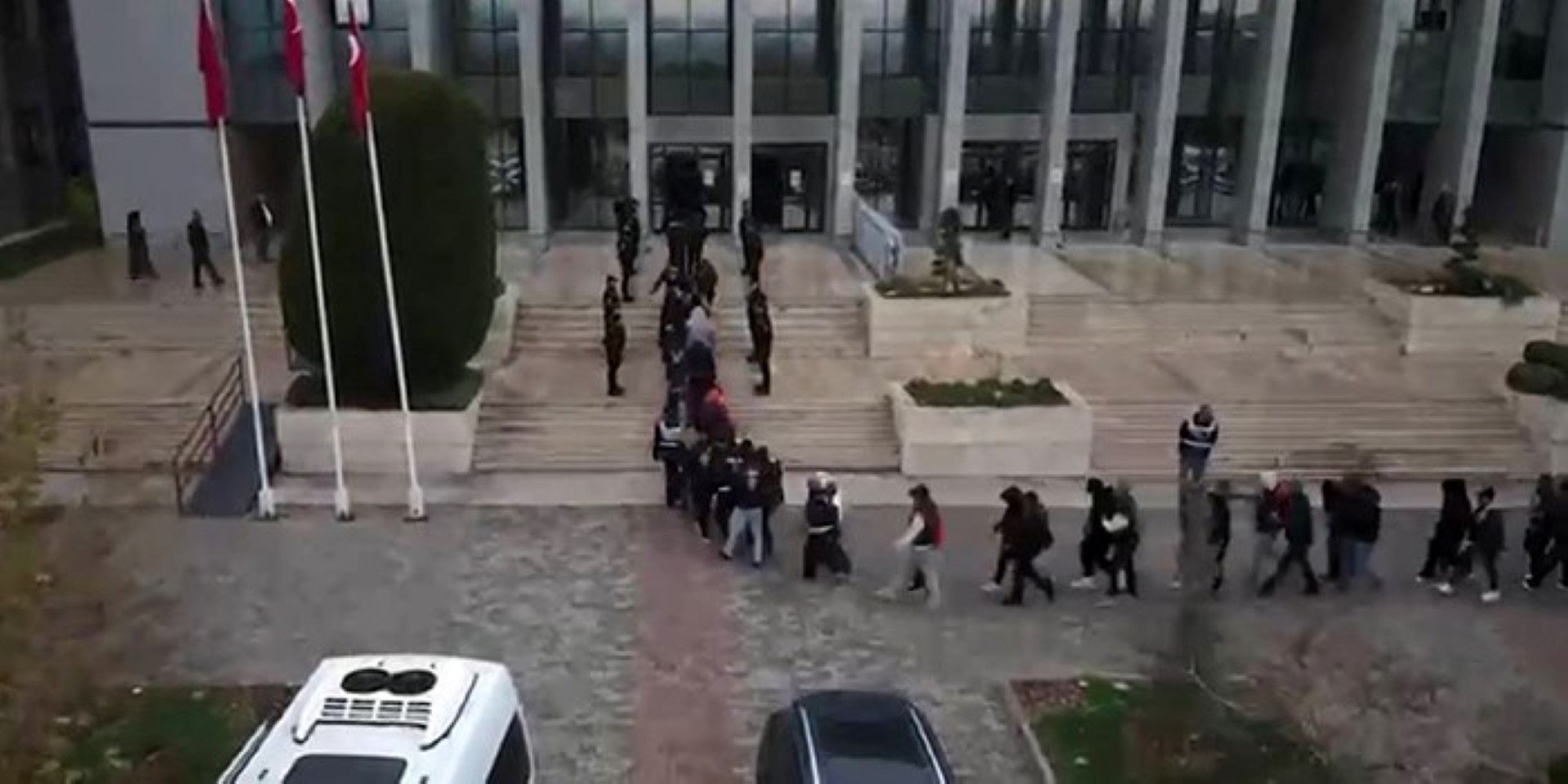 Denizli Merkezli 6 Ilde Düzenlenen Dolandırıcılık Operasyonunda 16 Zanlı Tutuklandı (2)