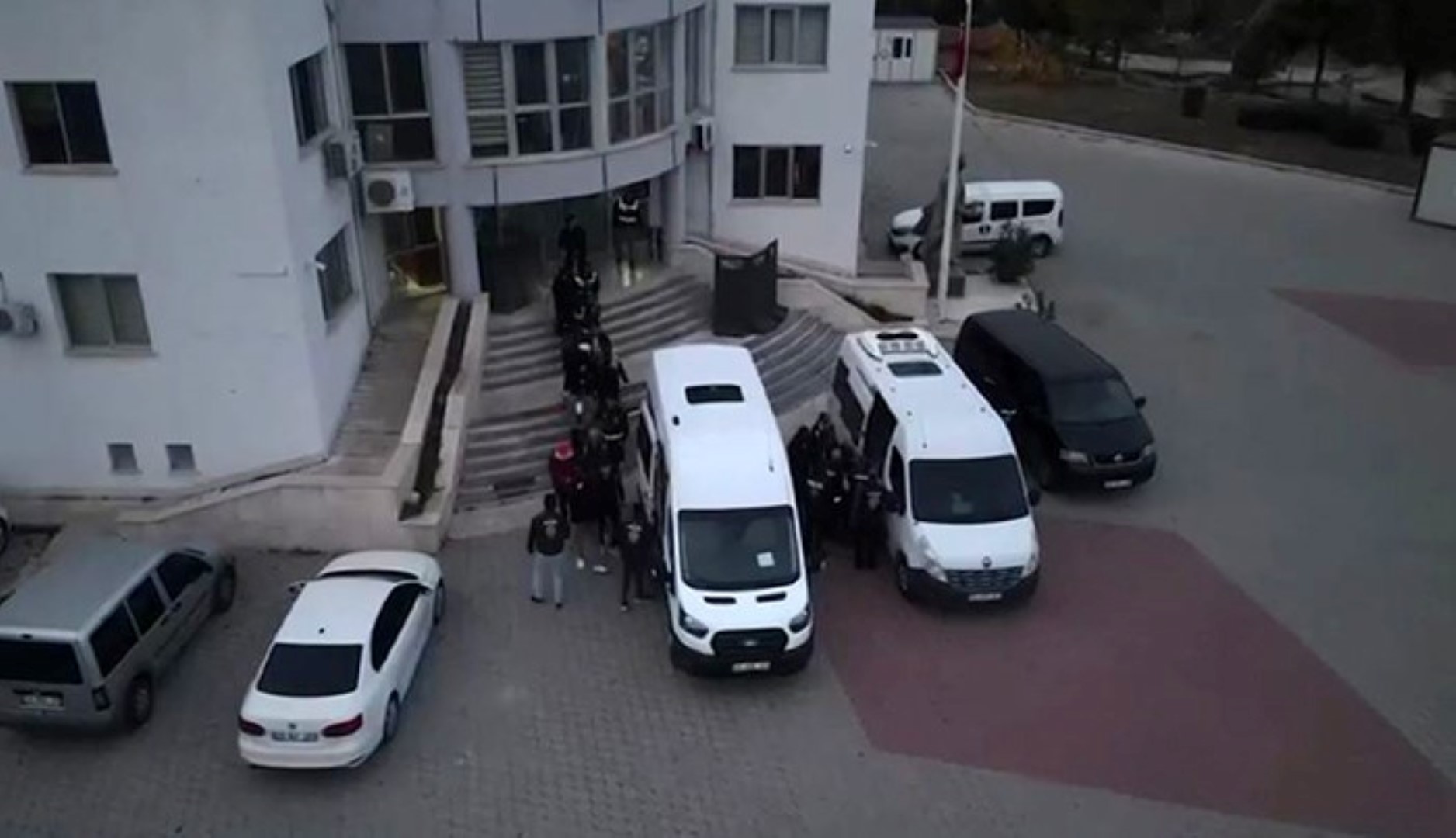 Denizli Merkezli 6 Ilde Düzenlenen Dolandırıcılık Operasyonunda 16 Zanlı Tutuklandı (3)