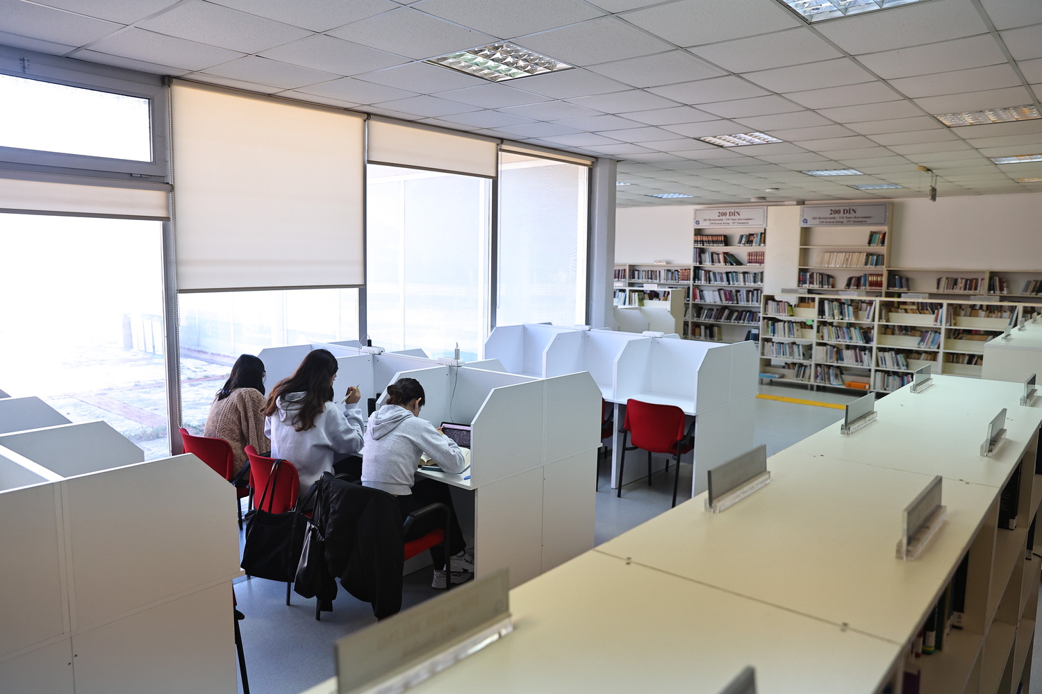 Doğan Hızlan Kütüphanesi’nde Bağışlar Devam Ediyor (6)