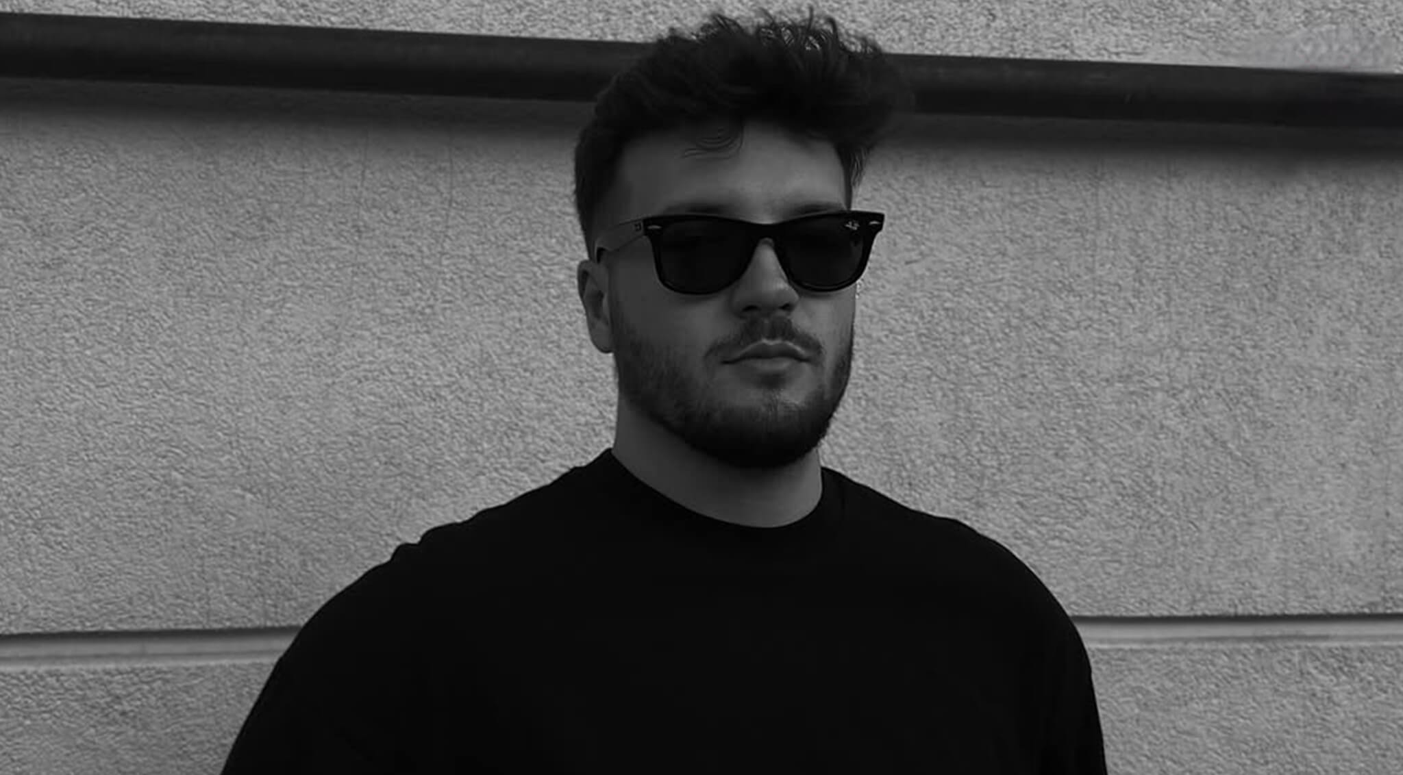 Ey Sevda Duy Beni Sarkisini Kim Soyluyor 3