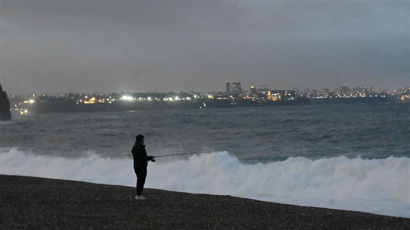 Fırtınaya Rağmen Balık Tuttu (2) (Medium)