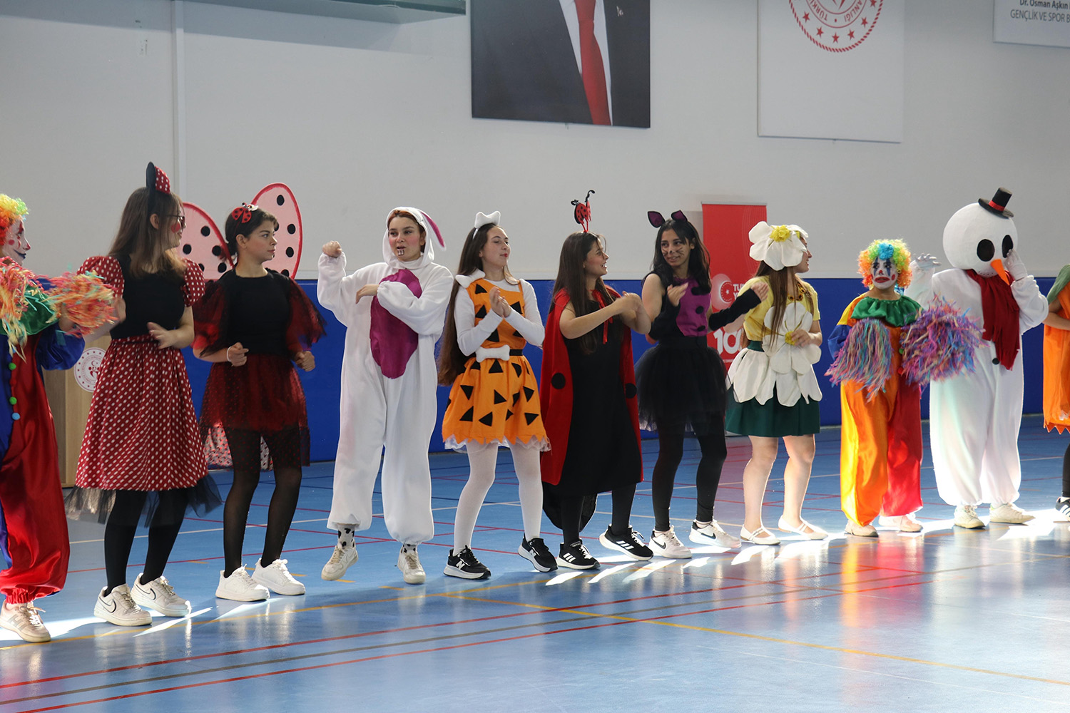 Gazipaşa’da Özel Öğrencilerin Katılımıyla Kutlandı (1)