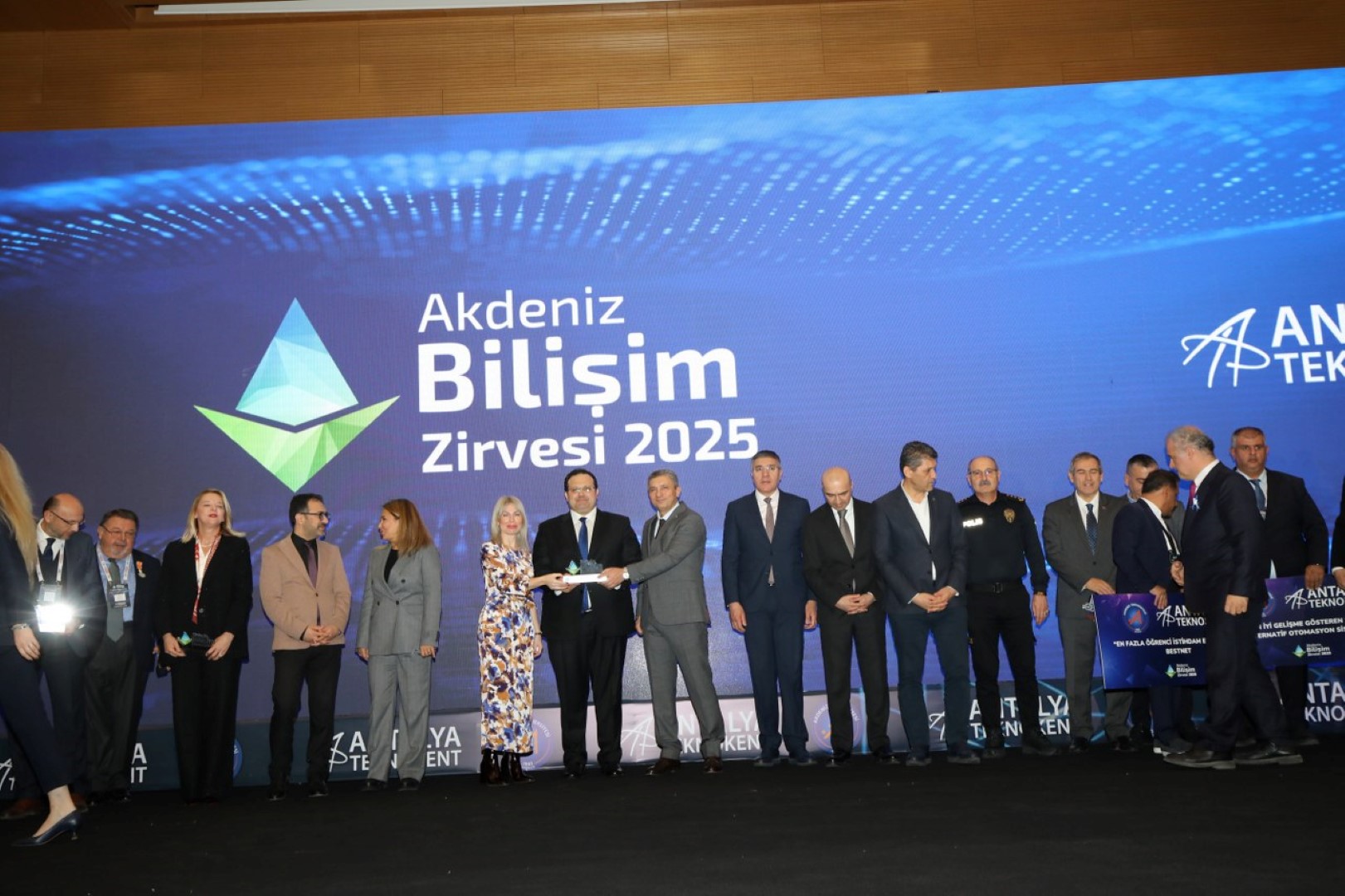 Geleceğin Teknolojisi Antalya’da Masaya Yatırılıyor (5) (Large)