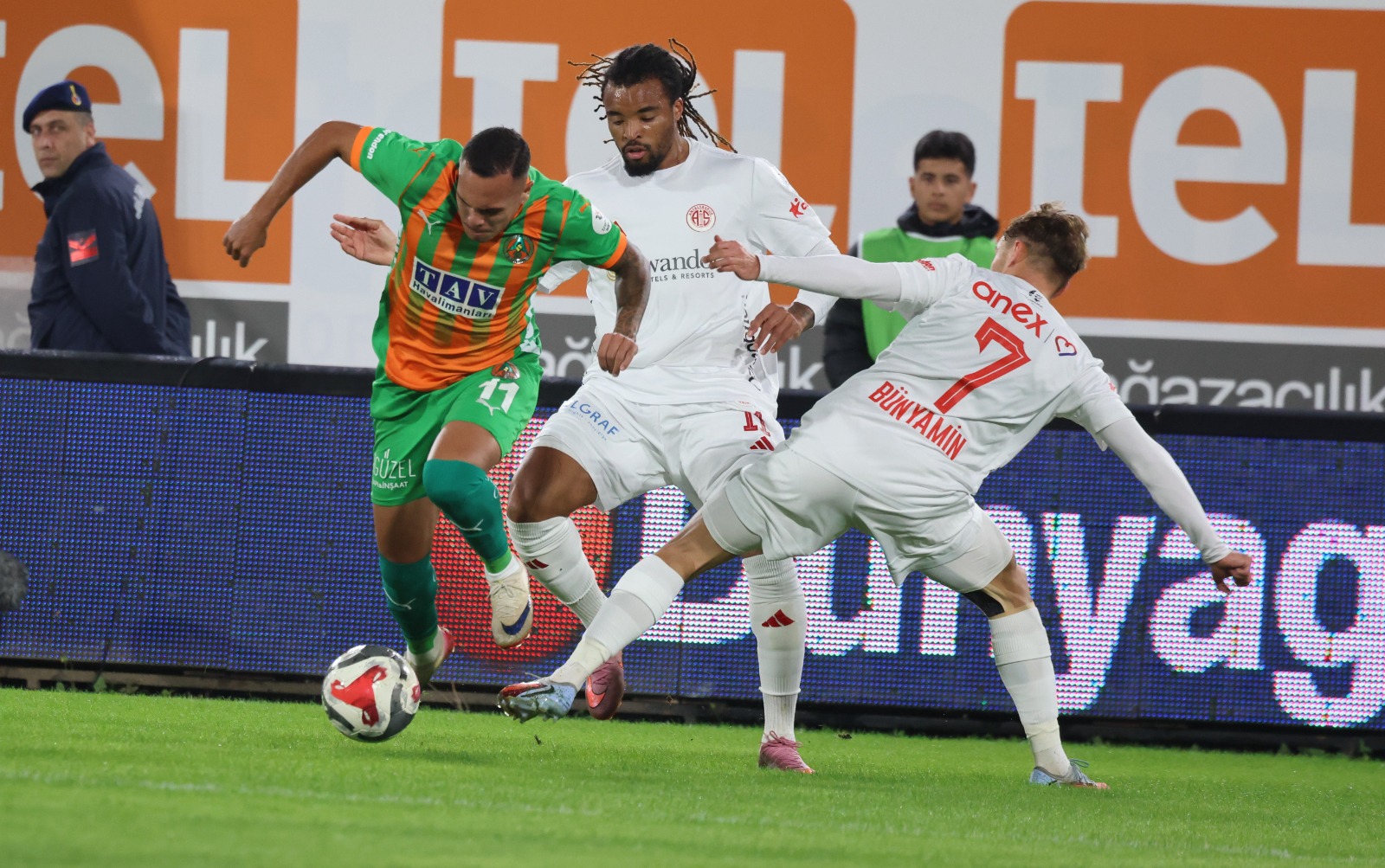 Gergin Antalya Derbisinin Faturası Ağır Oldu (1)-1