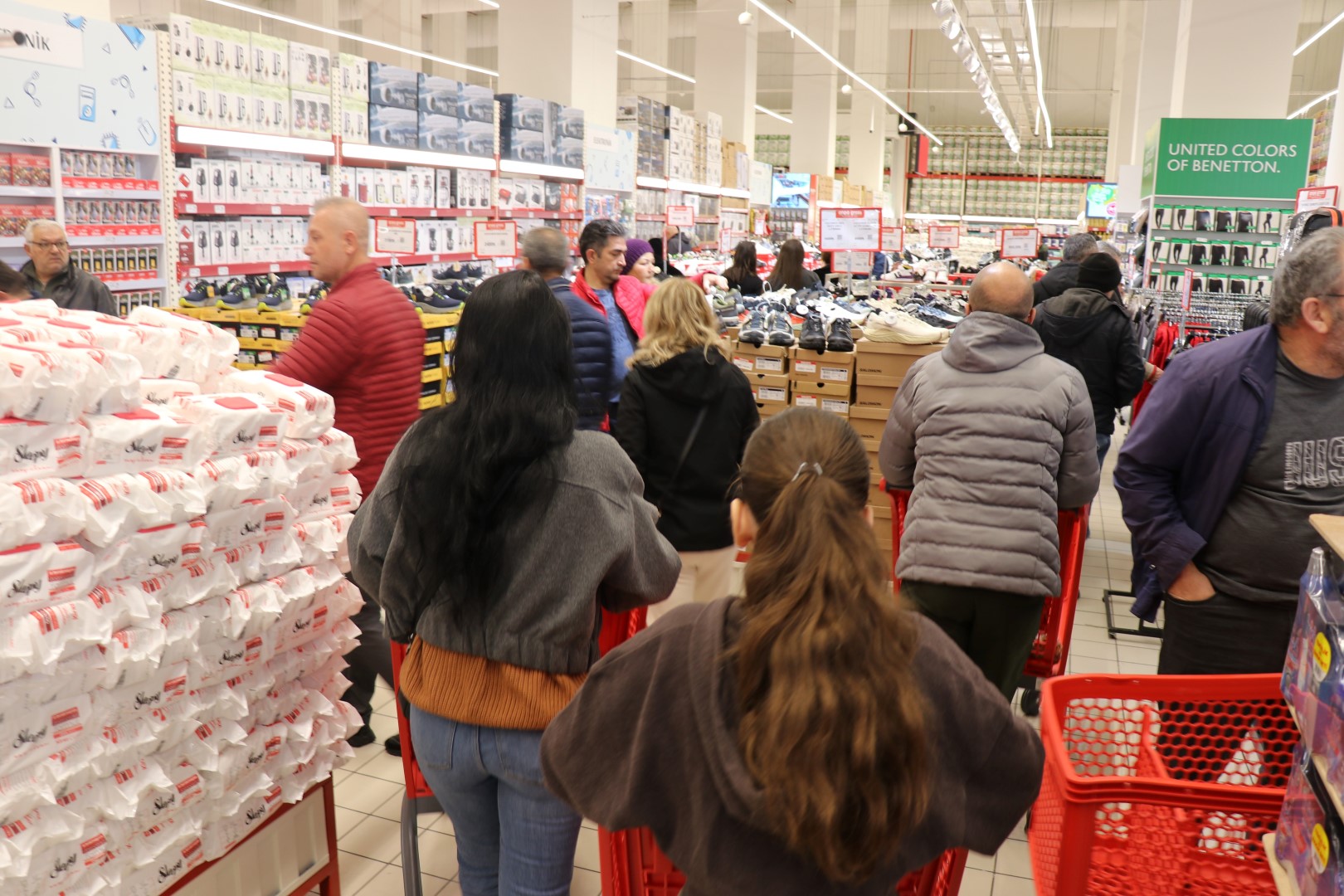 İndirim Kuyruğuna Horozla Katıldılar (5)
