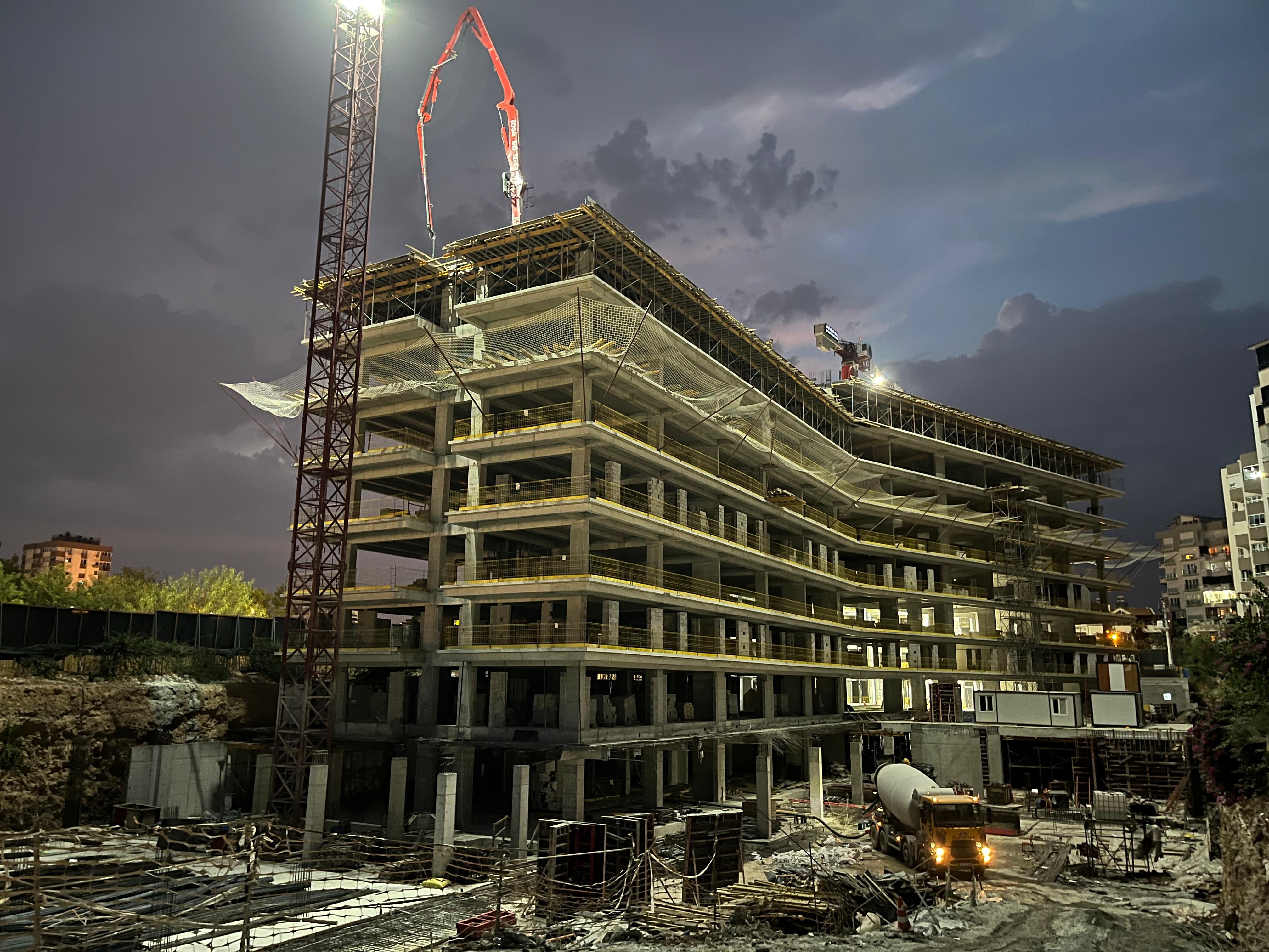 İşçilerden Fettah Tamince’ye Protesto Rixos Residence Şantiyesinde Hak Iddiası Gaspı-1