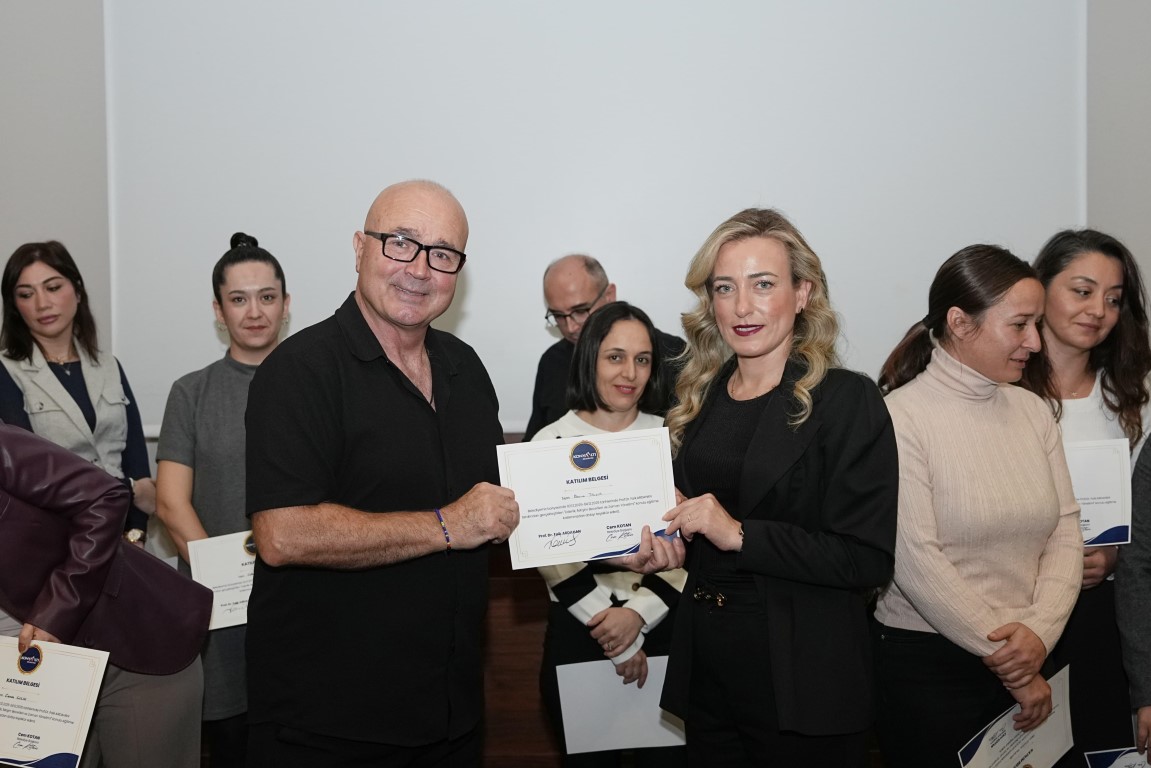 Konyaalti Beledi̇yesi̇’nde Yöneti̇ci̇ Kadrosuna ‘Li̇derli̇k Eği̇ti̇mi̇’ Veri̇ldi̇ (1)