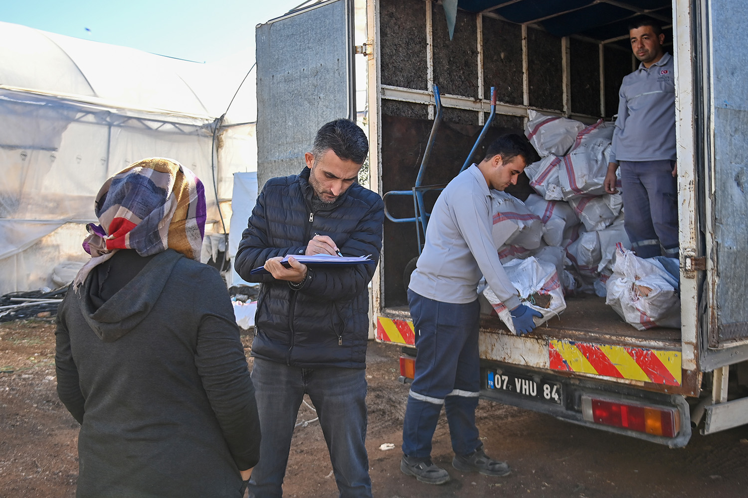 Kumluca Belediyesi’nden Ihtiyaç Sahibi Ailelere Yakacak Odun Desteği (9)