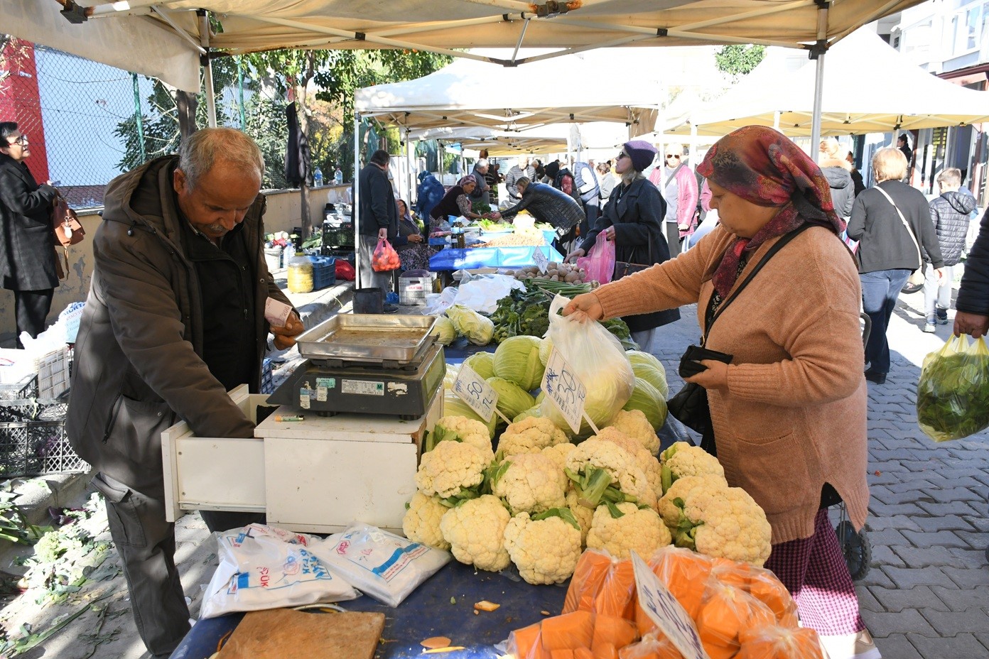 Kusadasi Yerel Uretici Tezgahi (1)