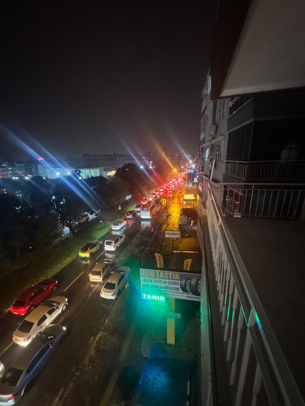 Kuvvetli Saganak Yagis Antalya Trafigini Kabusa Cevirdi (1)