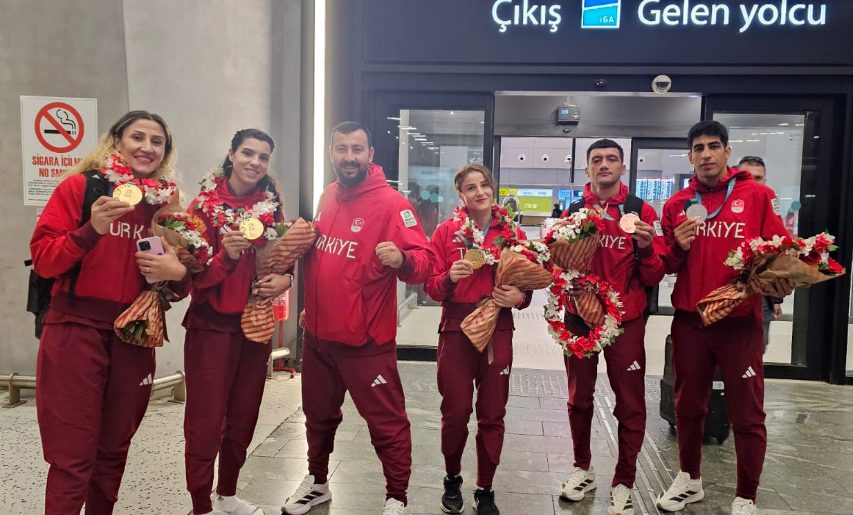 M U A Y T H A I N I N A L T I N K I Z L A R I Y E N I H E D E F I 1046877 310653