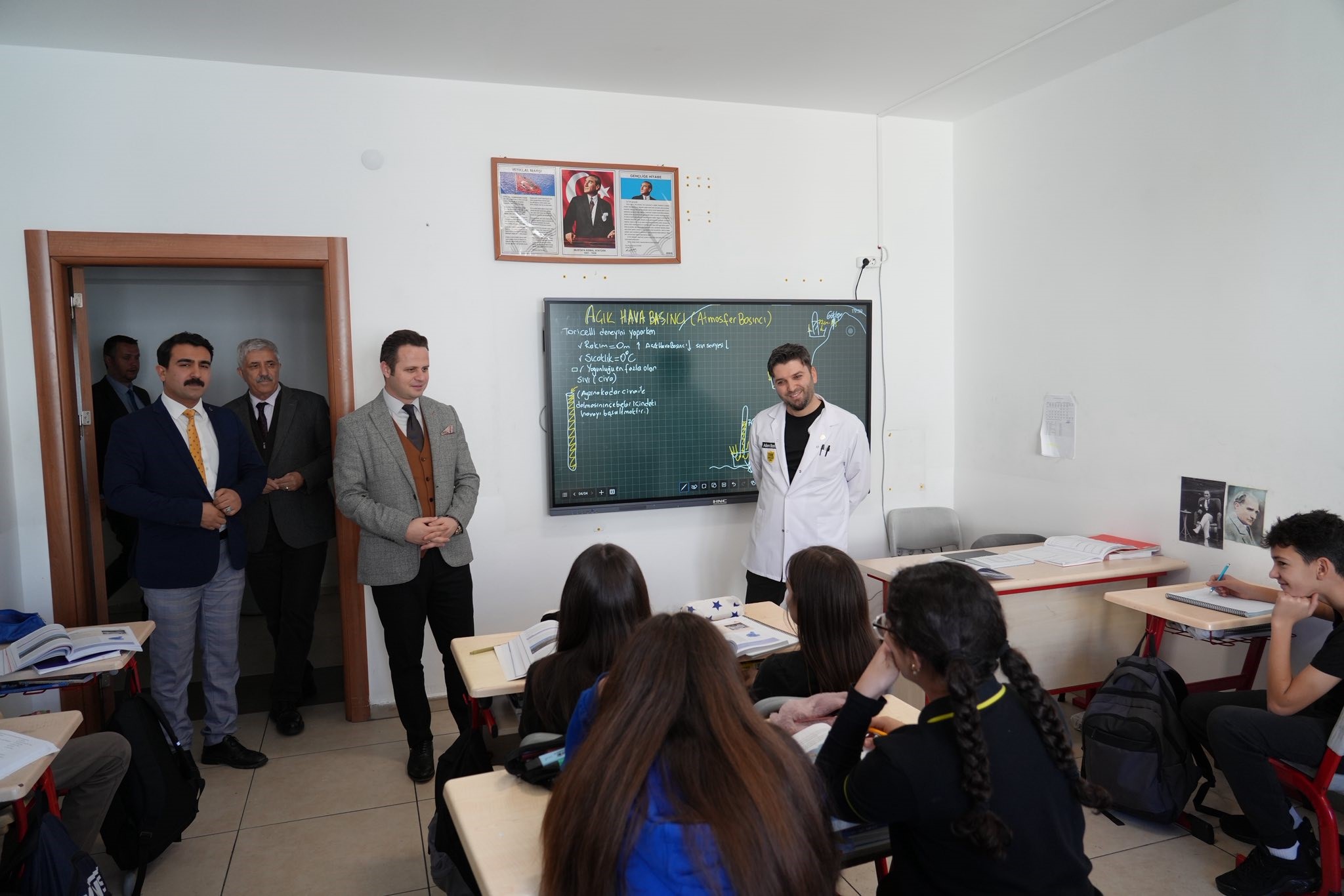 Milli Eğitim Müdürü Okulu Inceledi (1)