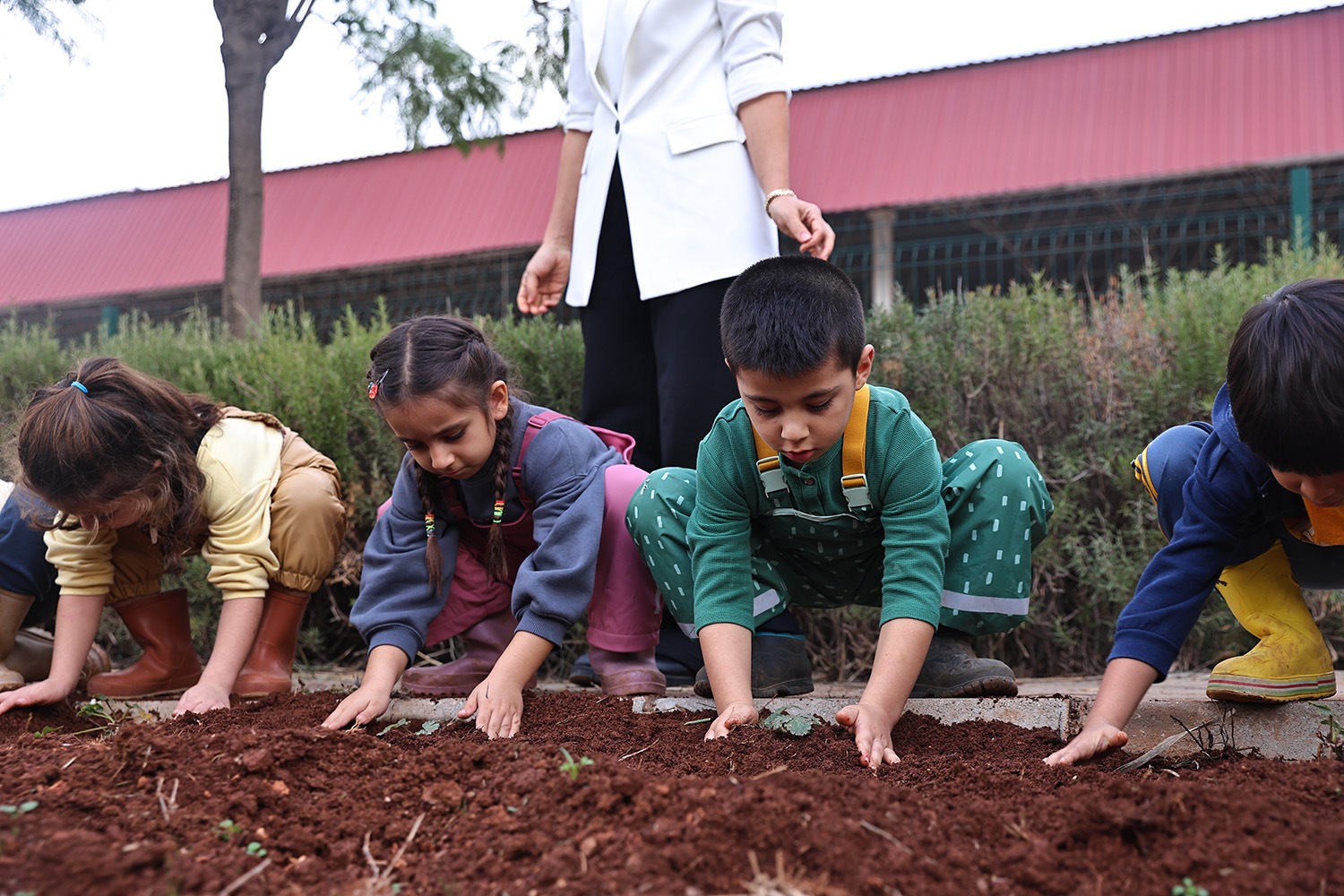 Minikler “Bir Saksı Bir Umut” Projesiyle Toprakla Buluştu (9)
