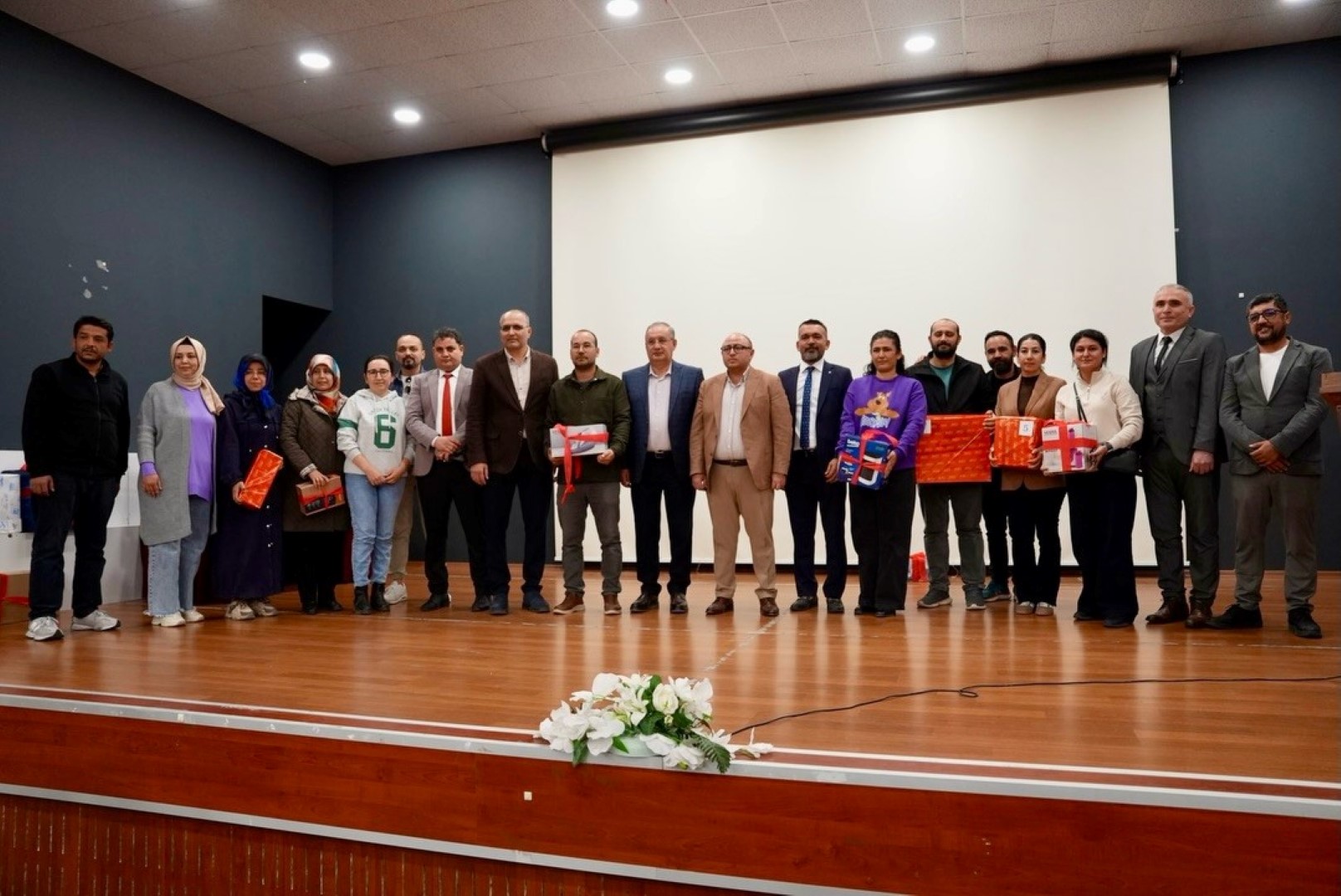 Öğrenciler Dışarıda, Veliler Sınavda (1)