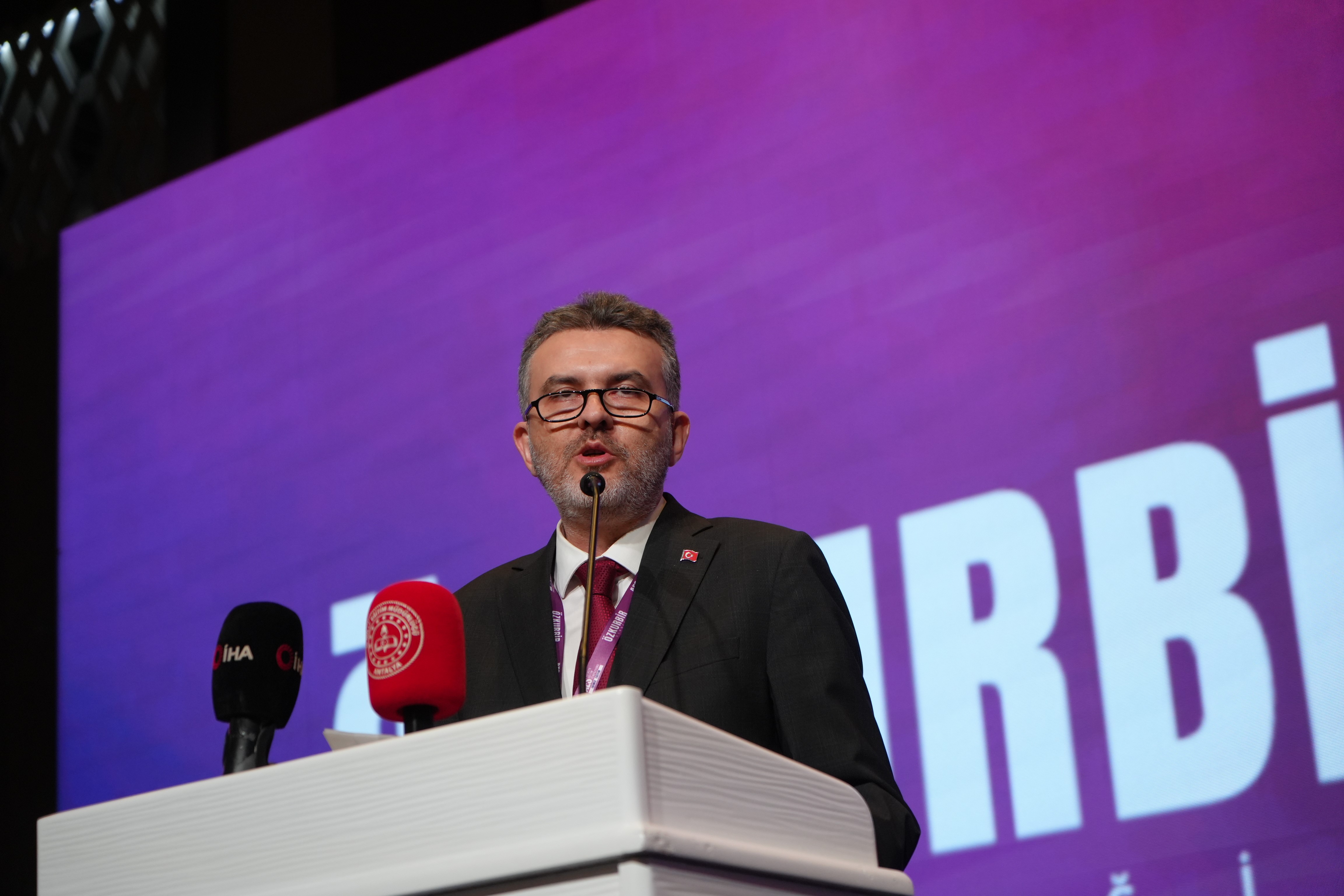 Özkurbi̇r 4. Eğitim Sempozyumu Antalya'da Gerçekleştirildi (2)