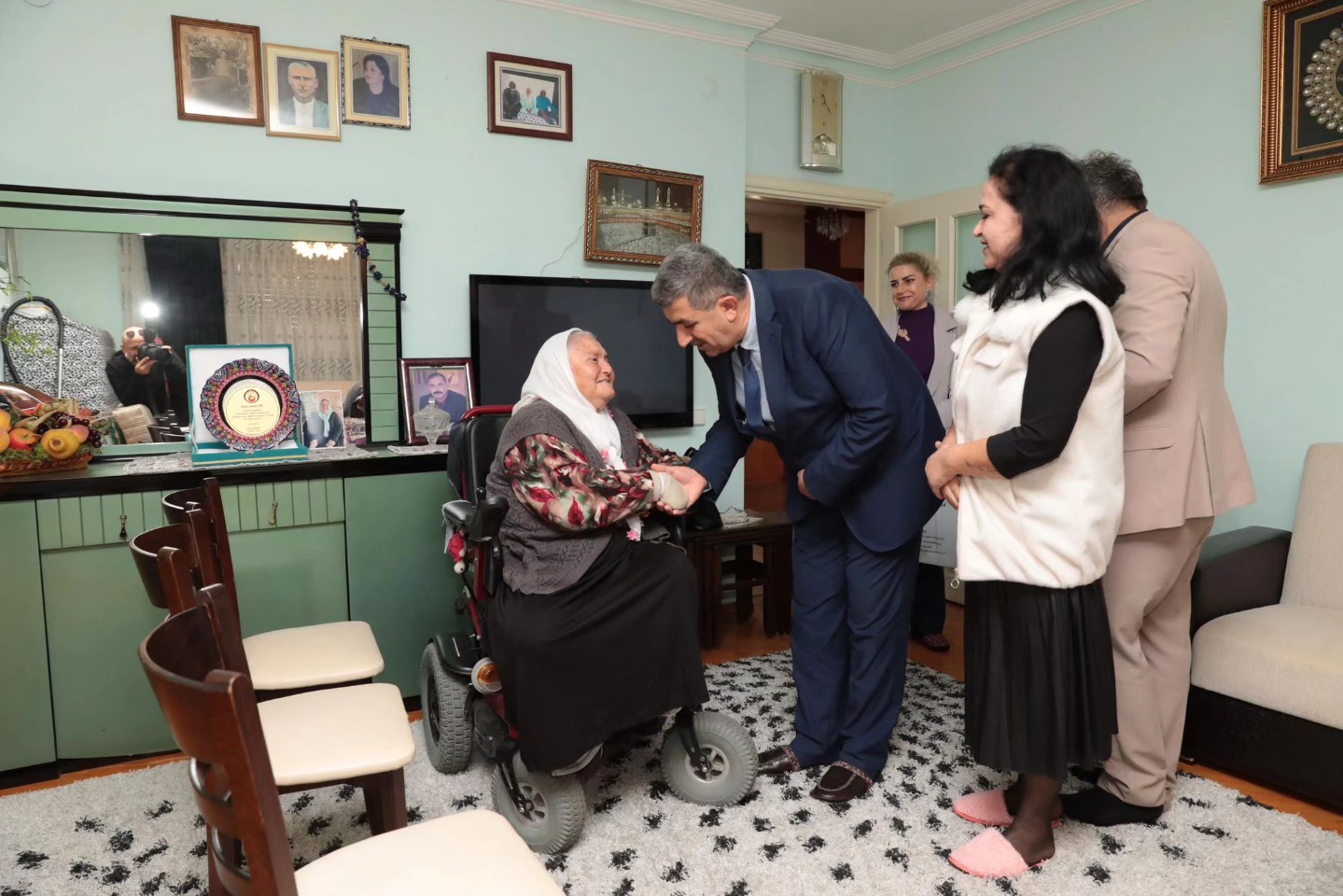 Sultan Teyze Antalya’da Binlerce Çocuk Okutuyor (1)