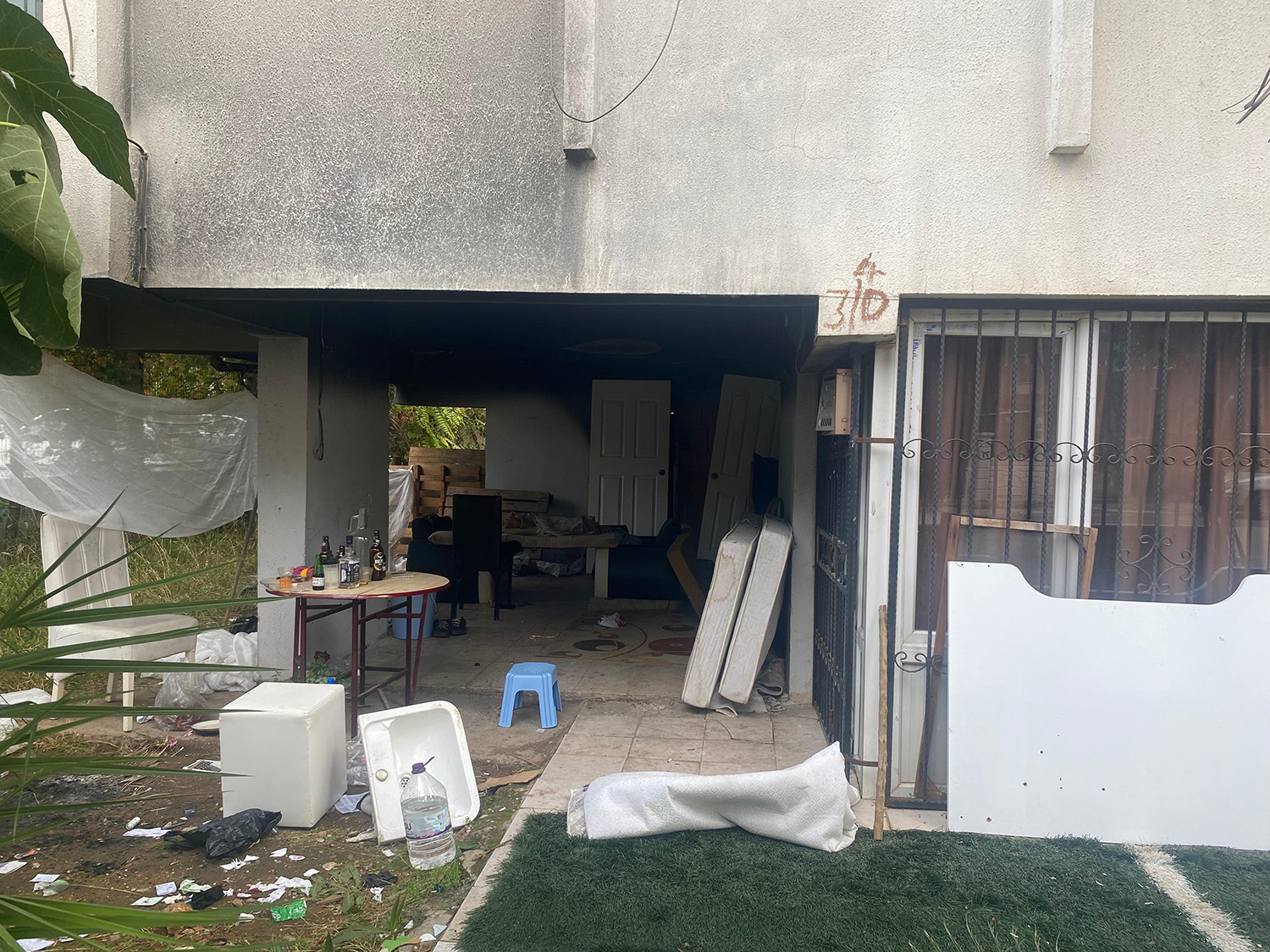 Tedirgin Ettiler (1)