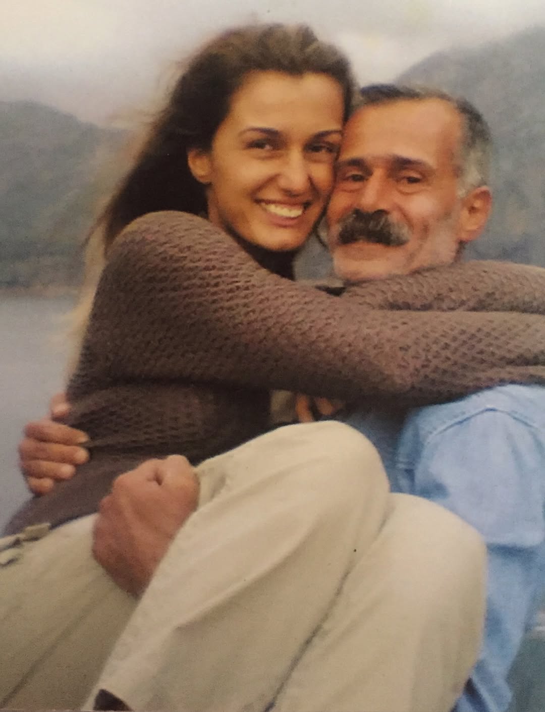 Tugba Ozay Babasina Veda (2)