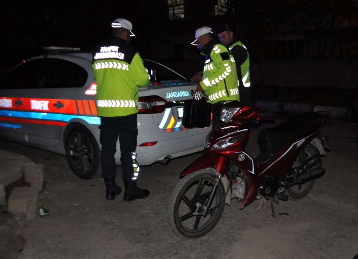 Yalvaç'ta 456 Kişi Ve 206 Araç Denetlendi, 4 Araç Trafikten Men Edildi (2)