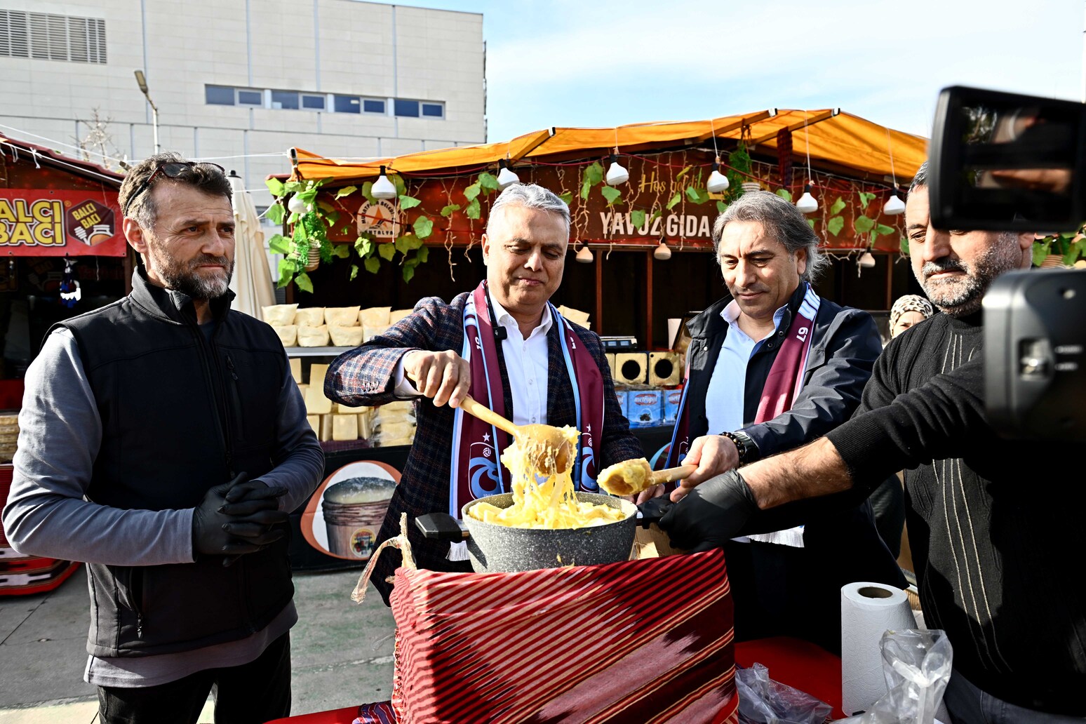 Yeni̇ Yil Çarşisi Zi̇yaret (3)