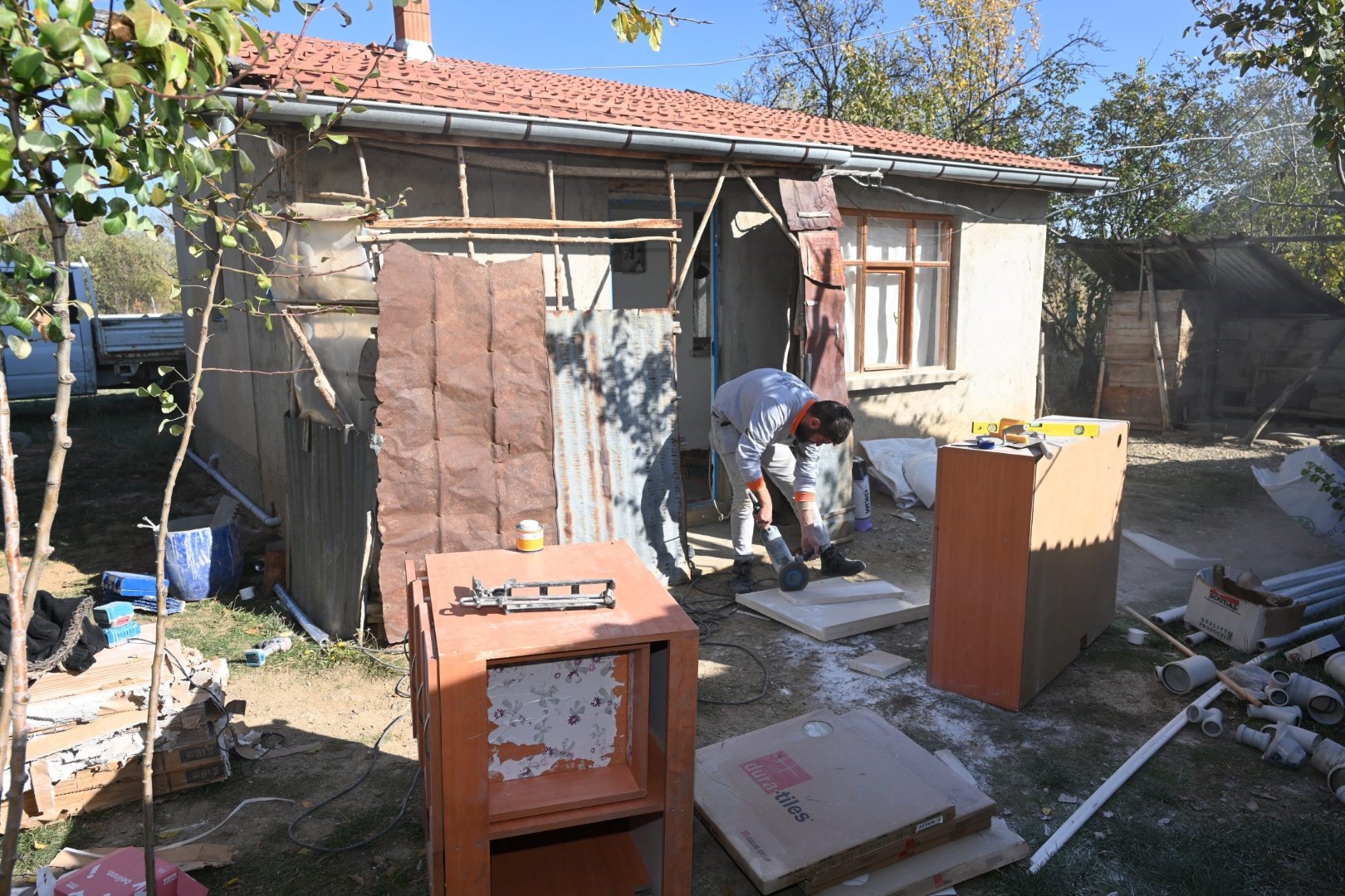 Yokluk Içinde Yaşadığı Eve Belediye Mutluluk Getirdi (4)