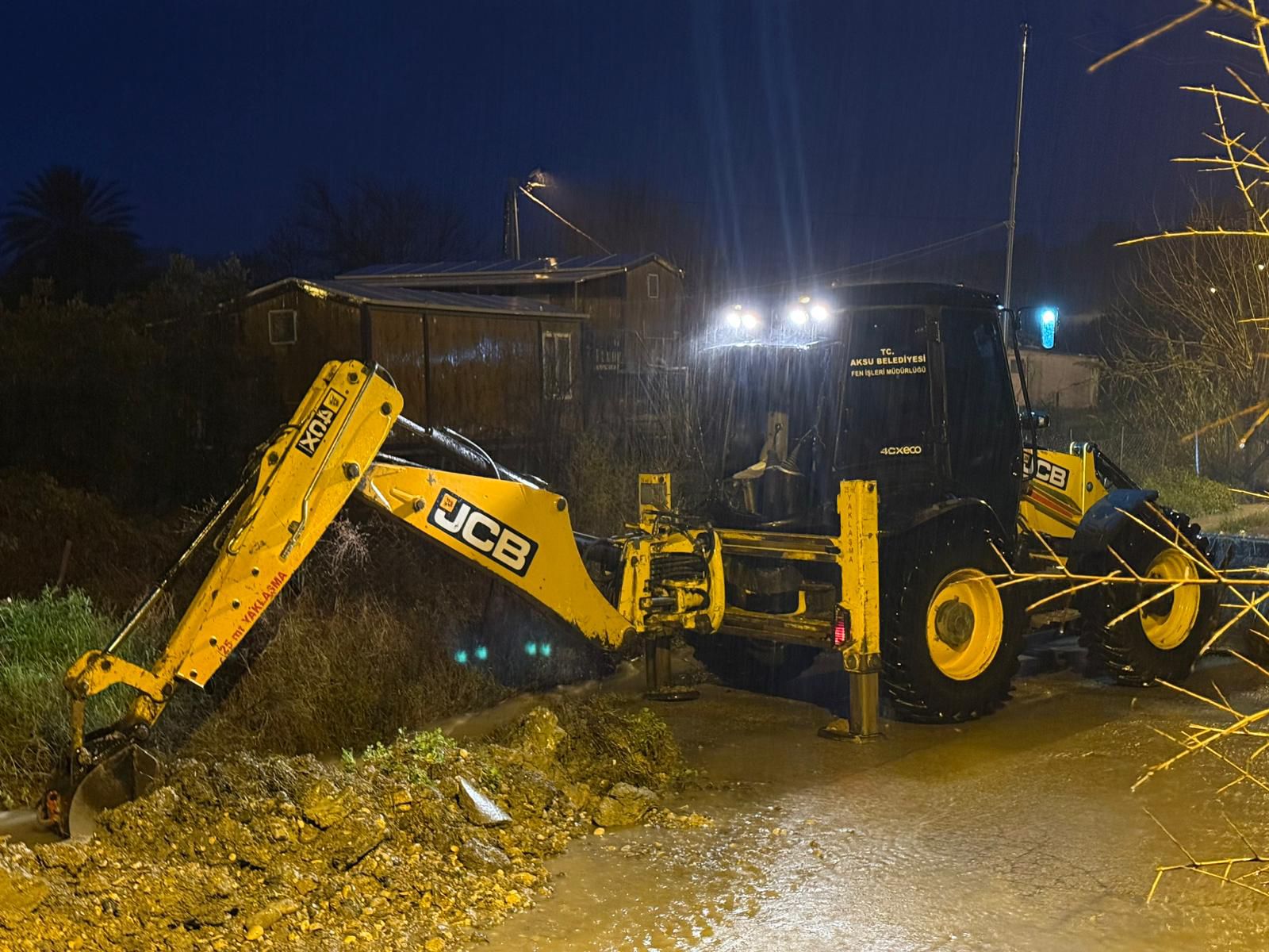 Aksu Belediyesi Saganak Calismasi (1)