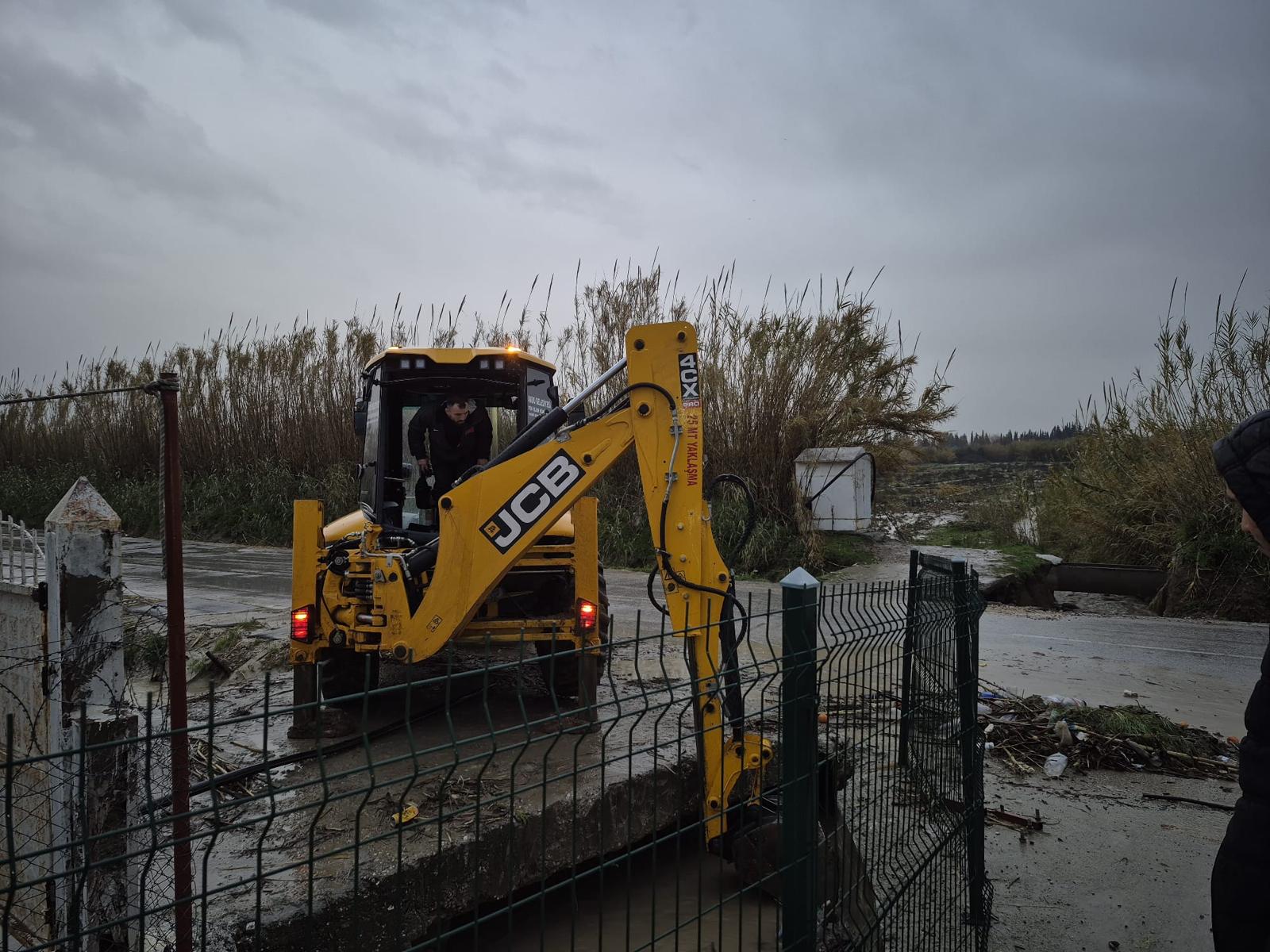 Aksu Belediyesi Sel Mucadele (2)