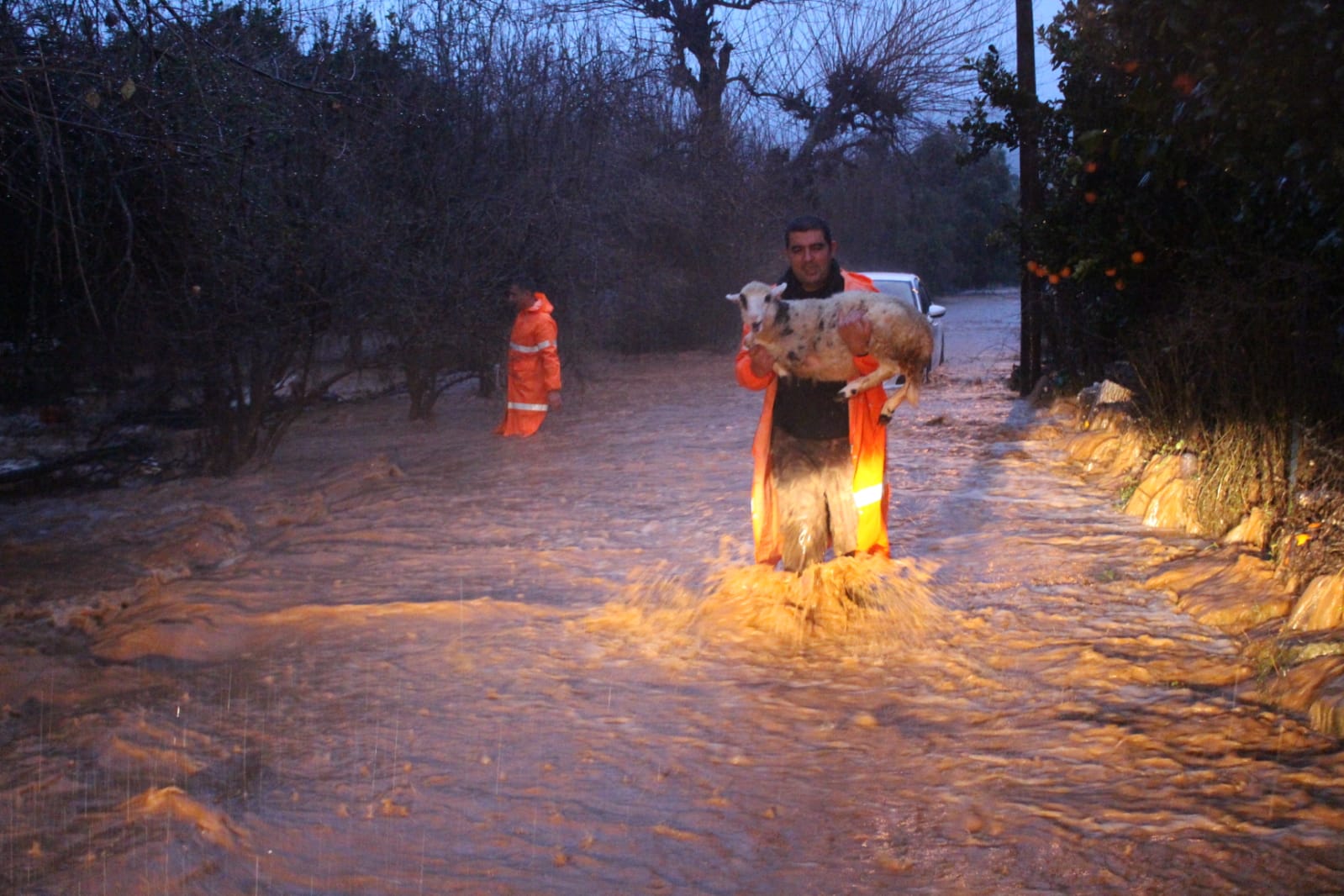 Antalya Büyükşehir Belediyesi 7 24 Teyakkuza Geçti (5)