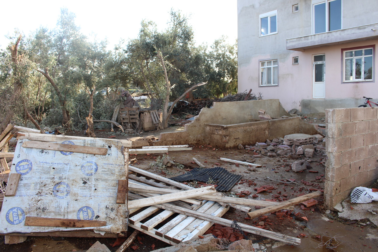 Antalya Büyükşehir Belediyesi Hortumdan Etkilenen Manavgatlıların Yanında (1)