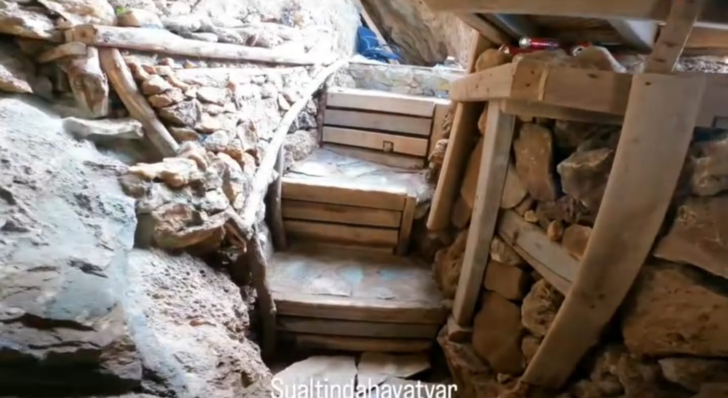 Antalya Falezlerinde Kaçak Baraka Şaşkınlık Yarattı Doğal Sit Alanında Izinsiz Yapılaşma (1)