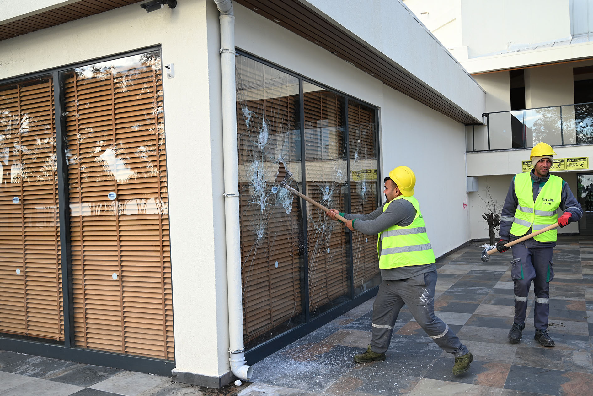Antalya Kemer’de Göynük’ten Çirali’ya Kaçak Yapilara Yikim (3)-1