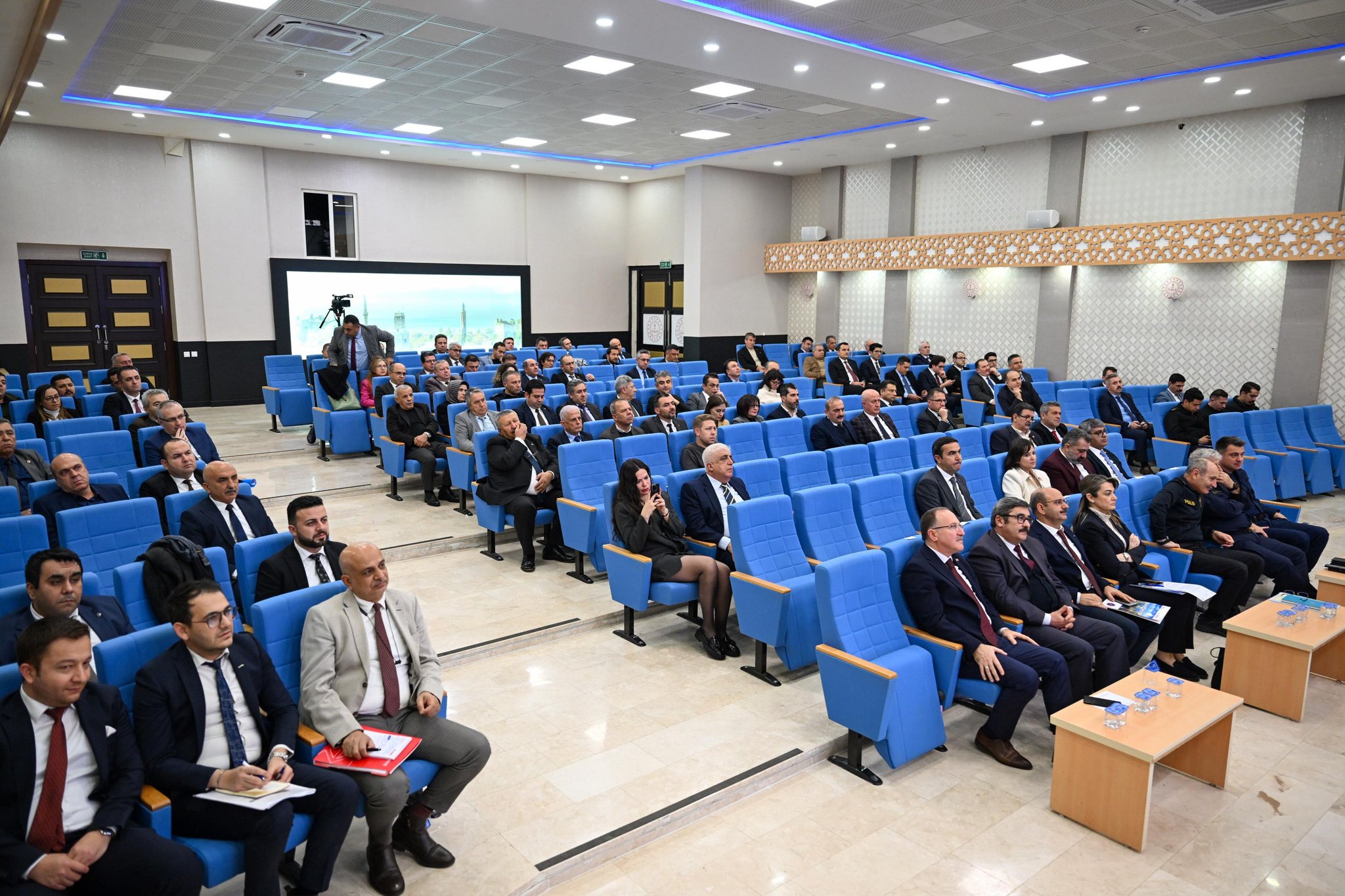 Antalya Valiligi Toplanti (4)