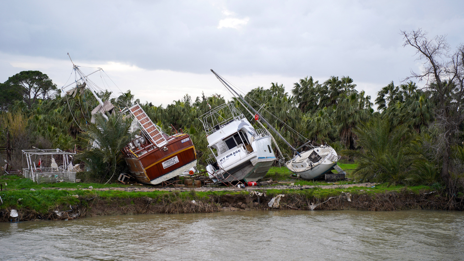 Antalya Yıkılıyor! Peş Peşe Hortumlar; Seralar Yıkıldı, Çatılar Uçtu (3)