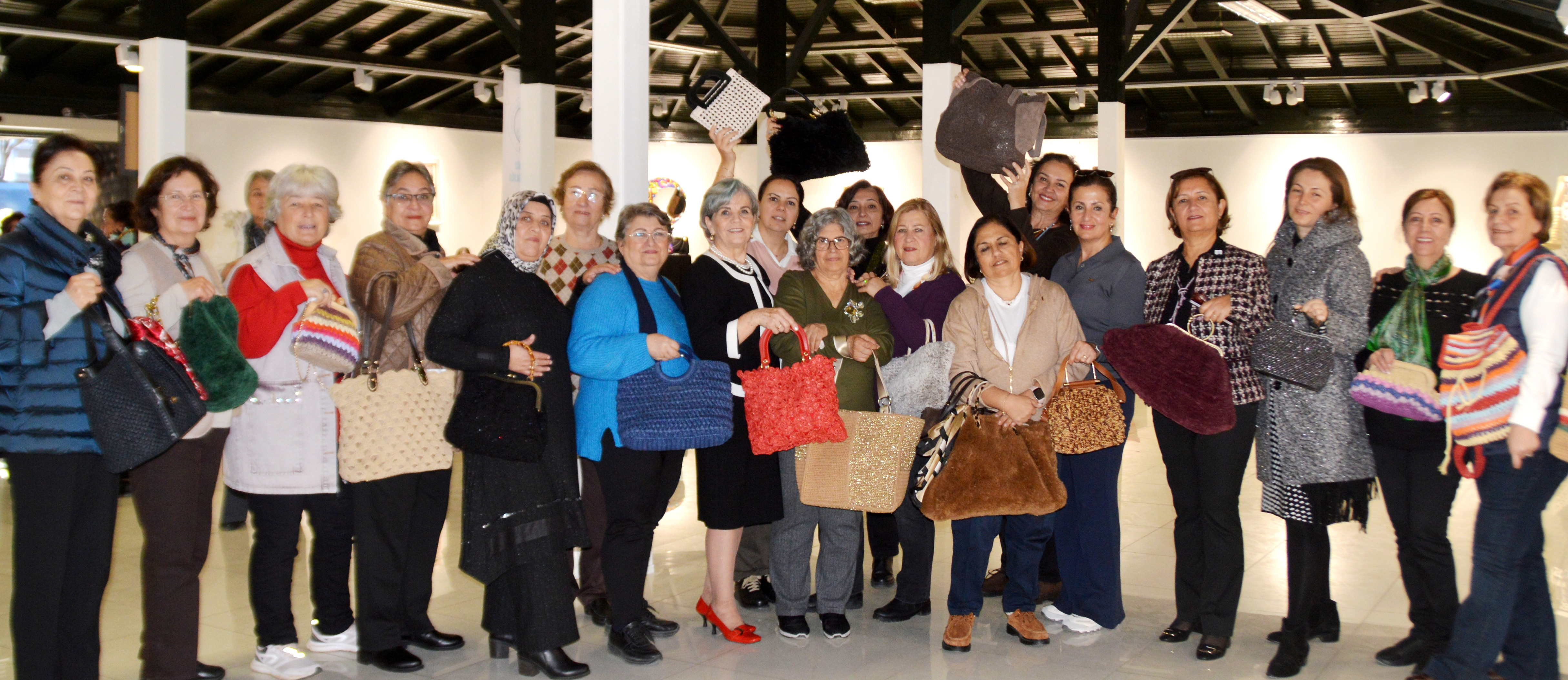 Antalya’da 'Çantaların Dansı' Sergisi Açıldı (2)