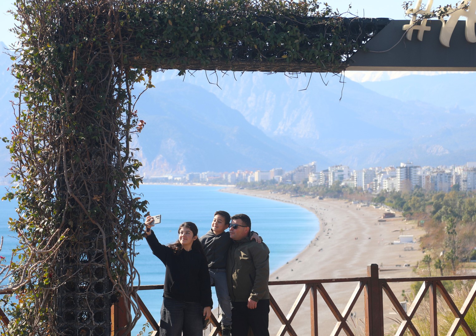 Antalya’da Deniz Suyu Sıcaklığı, Hava Sıcaklığını Geride Bıraktı (1)