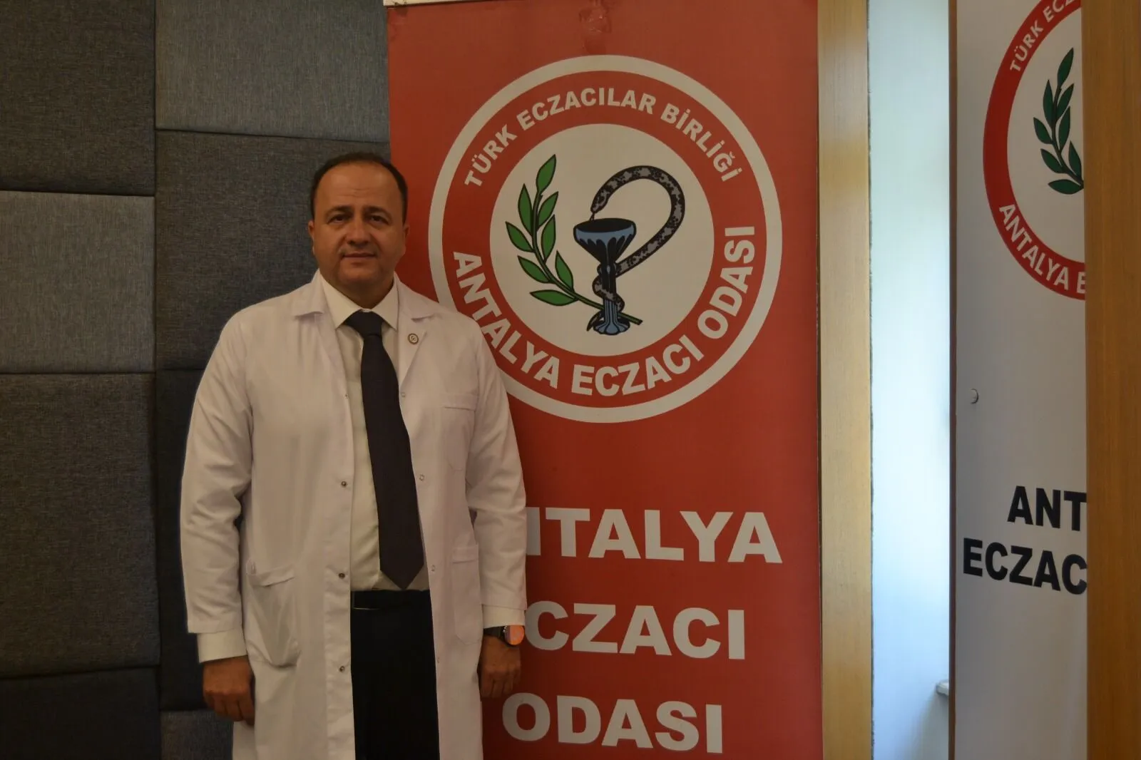 Antalyada Eczacılardan Tepki Geldi (3)