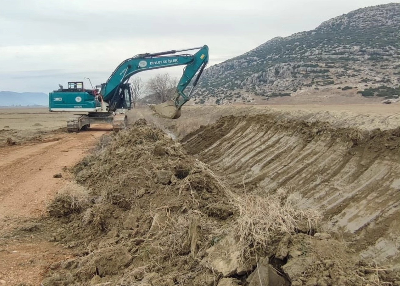 Antalya’da Iş Makinaları Çalışmaya Başladı! Antalya’ya Yeni Hizmet Geliyor (1)