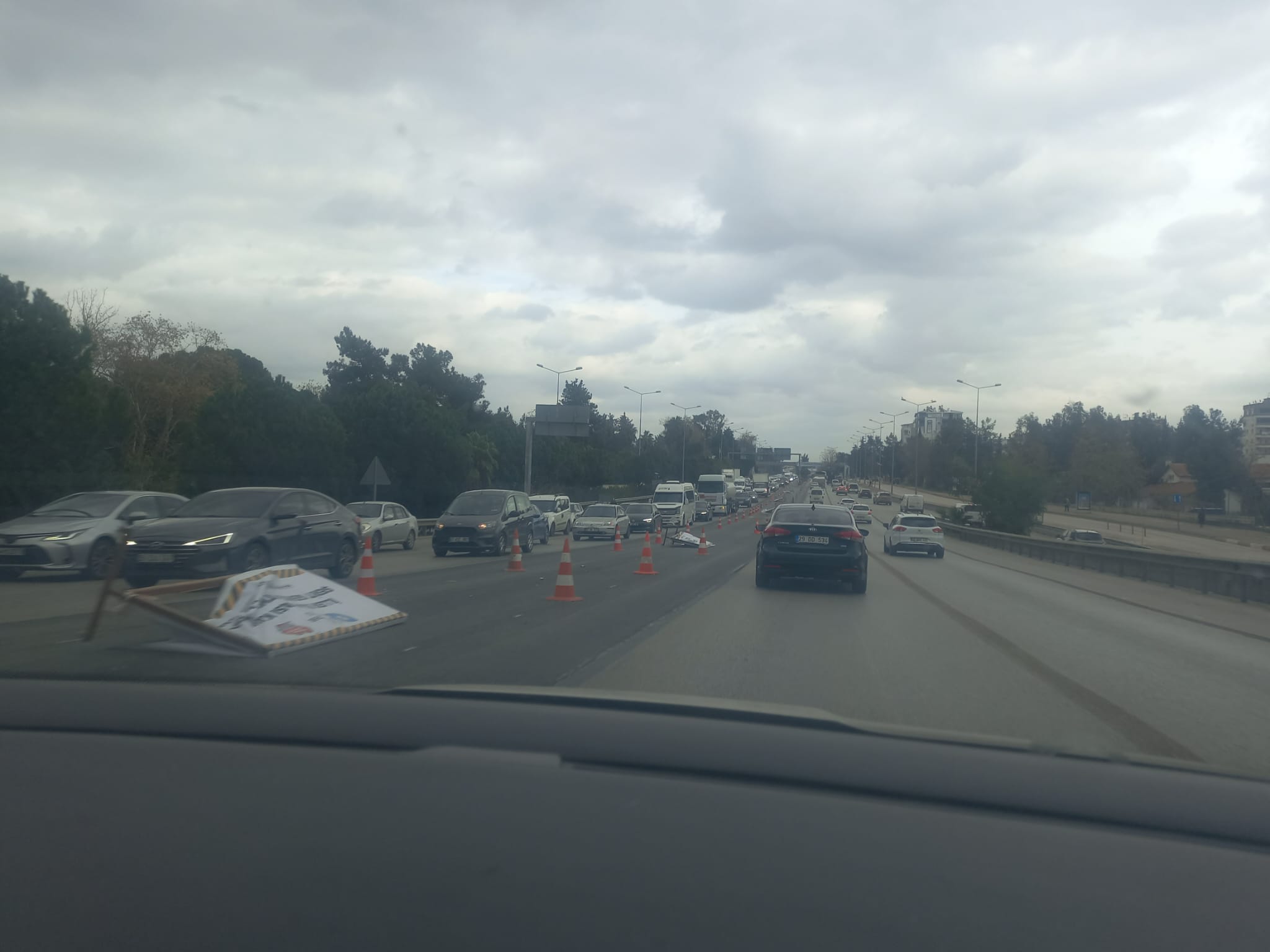 Antalya’da Kavşak Yeniden Başladı… Antalyalılar Trafik Çilesinin Bitmesini Bekliyor (2)