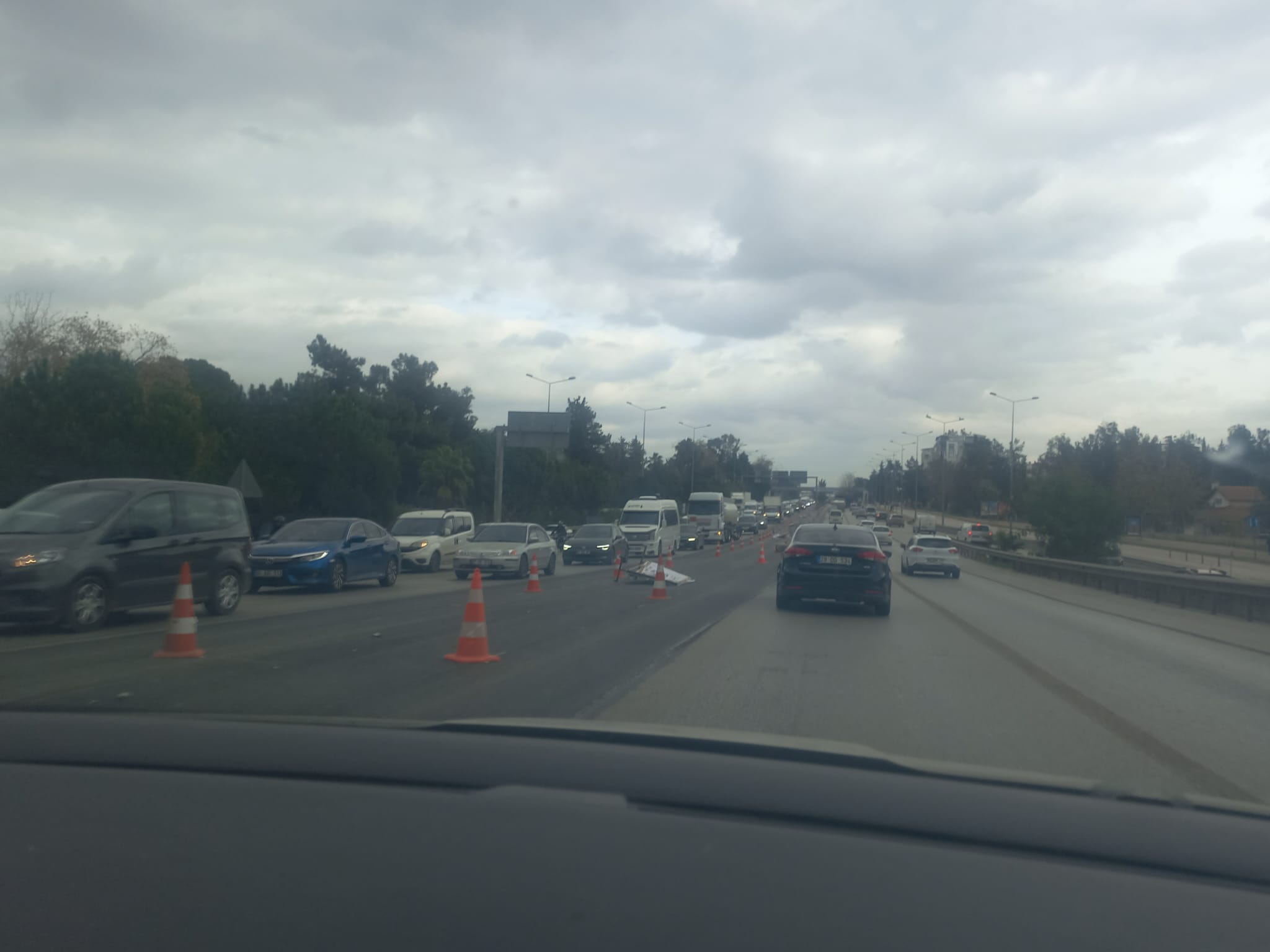 Antalya’da Kavşak Yeniden Başladı… Antalyalılar Trafik Çilesinin Bitmesini Bekliyor (3)