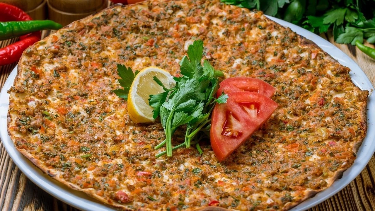 Antalya’da Lahmacunun ‘Acılı’ Yükselişi Dudak Uçuklattı (1)