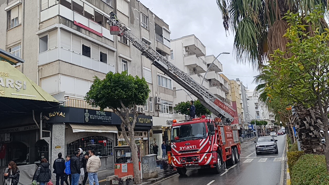 Antalya’da Makarna Itfaiyeyi Alarma Geçirdi (1)