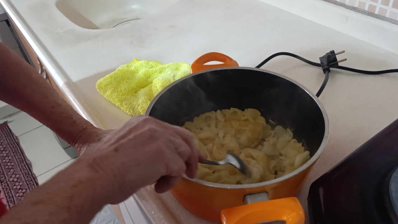 Antalya’da Makarna Itfaiyeyi Alarma Geçirdi (4)