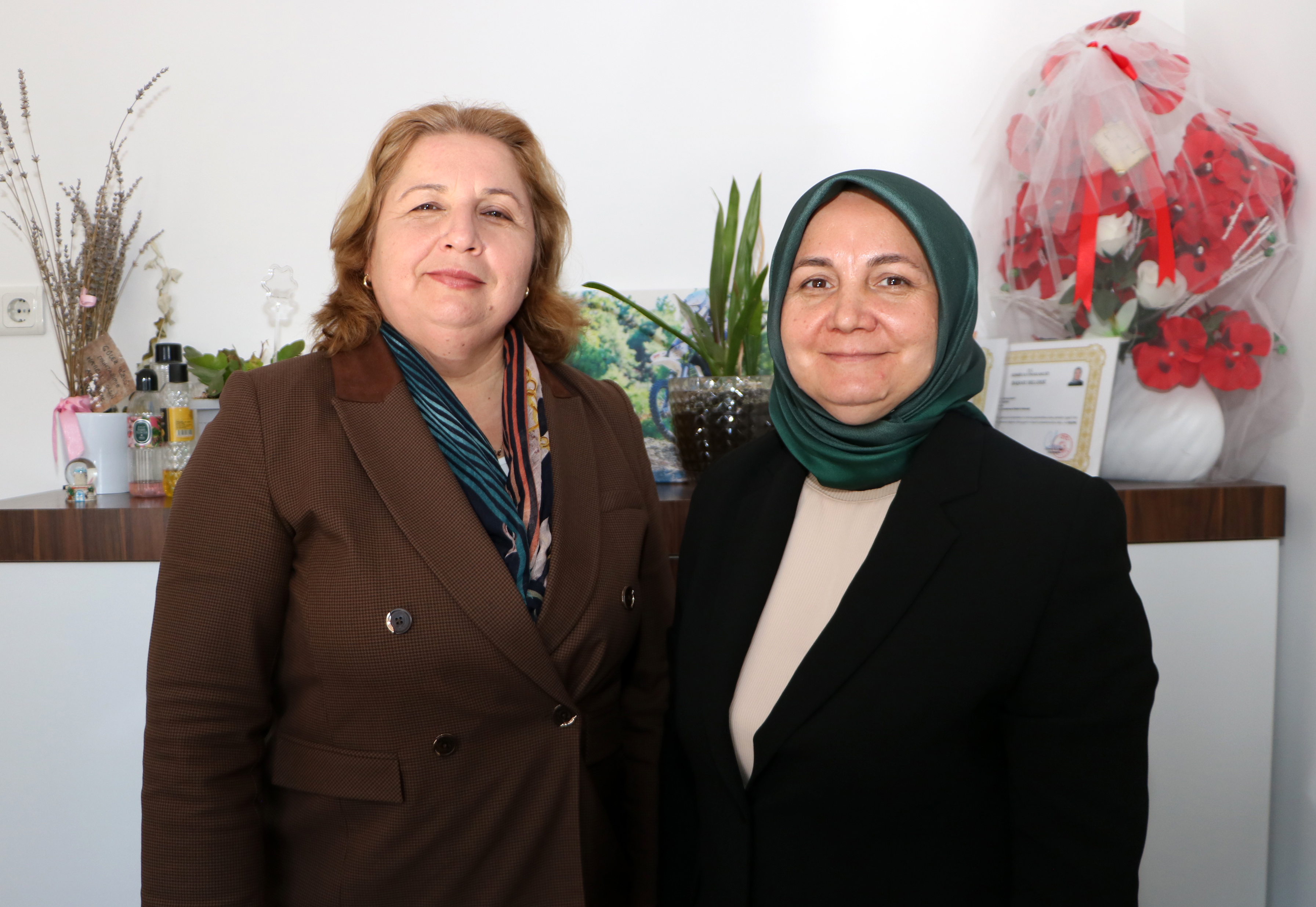 Antalya’da Okutulmayan Kız Kardeşler Muhtar Oldu (2)