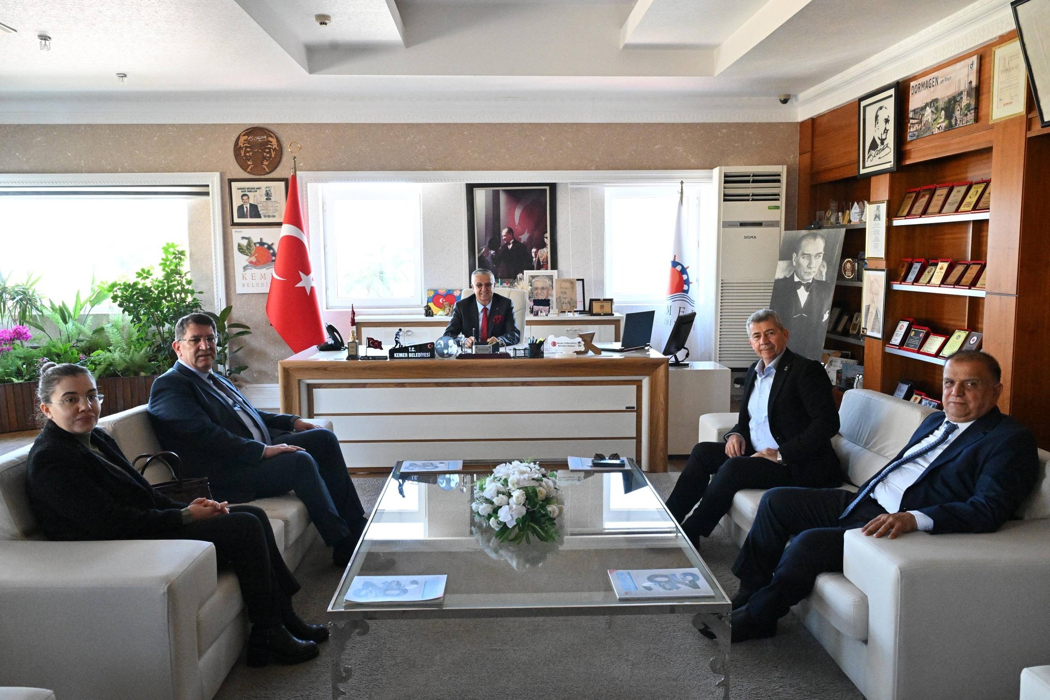 Antalya’da Semt Pazarı Tartışması Bitti! Başkan Öz’den Pazarcı Esnafına Müjde (2)