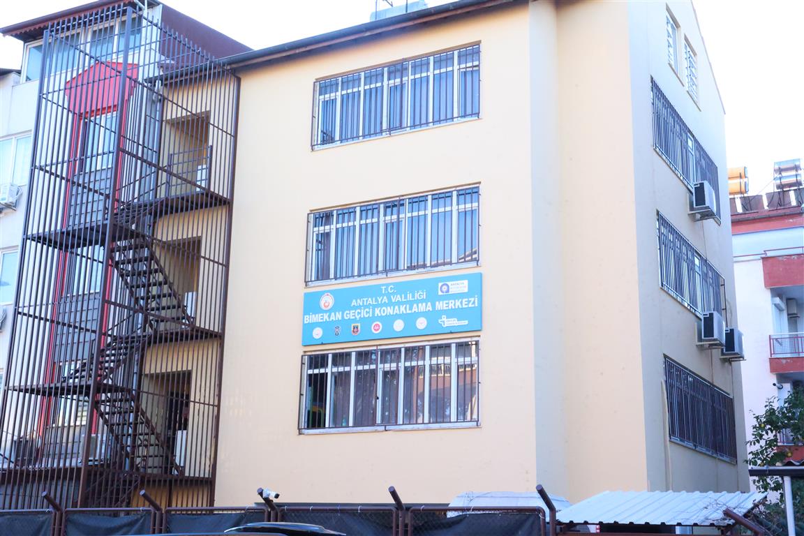 Antalya’da Soğuk Havada Kimsesizlere Sıcak Yuva (4) (Medium)