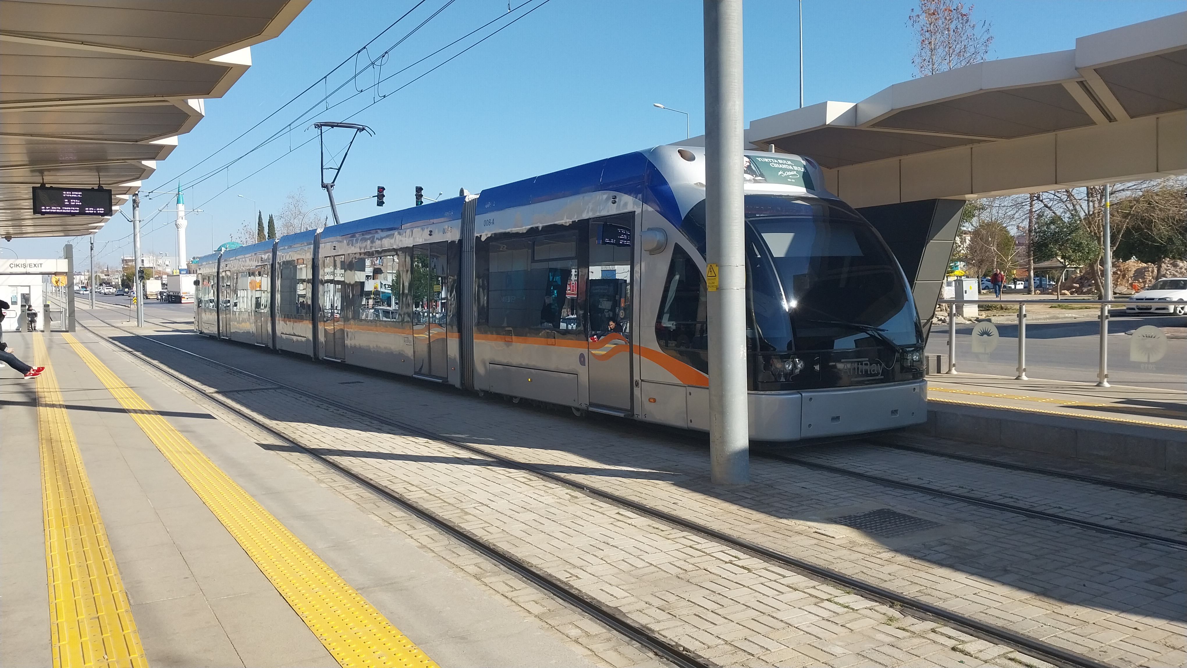 Antalya’da Yağış Nedeniyle Durdurulan Tramvay Seferleri Yeninden Başladı (1)-1