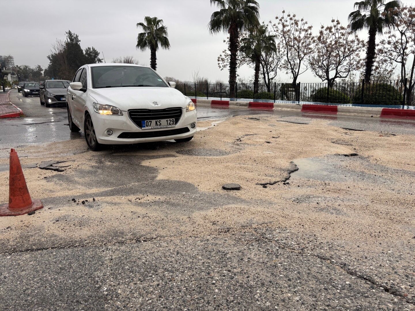 Antalya’da Yol Çöktü (2) (Large)