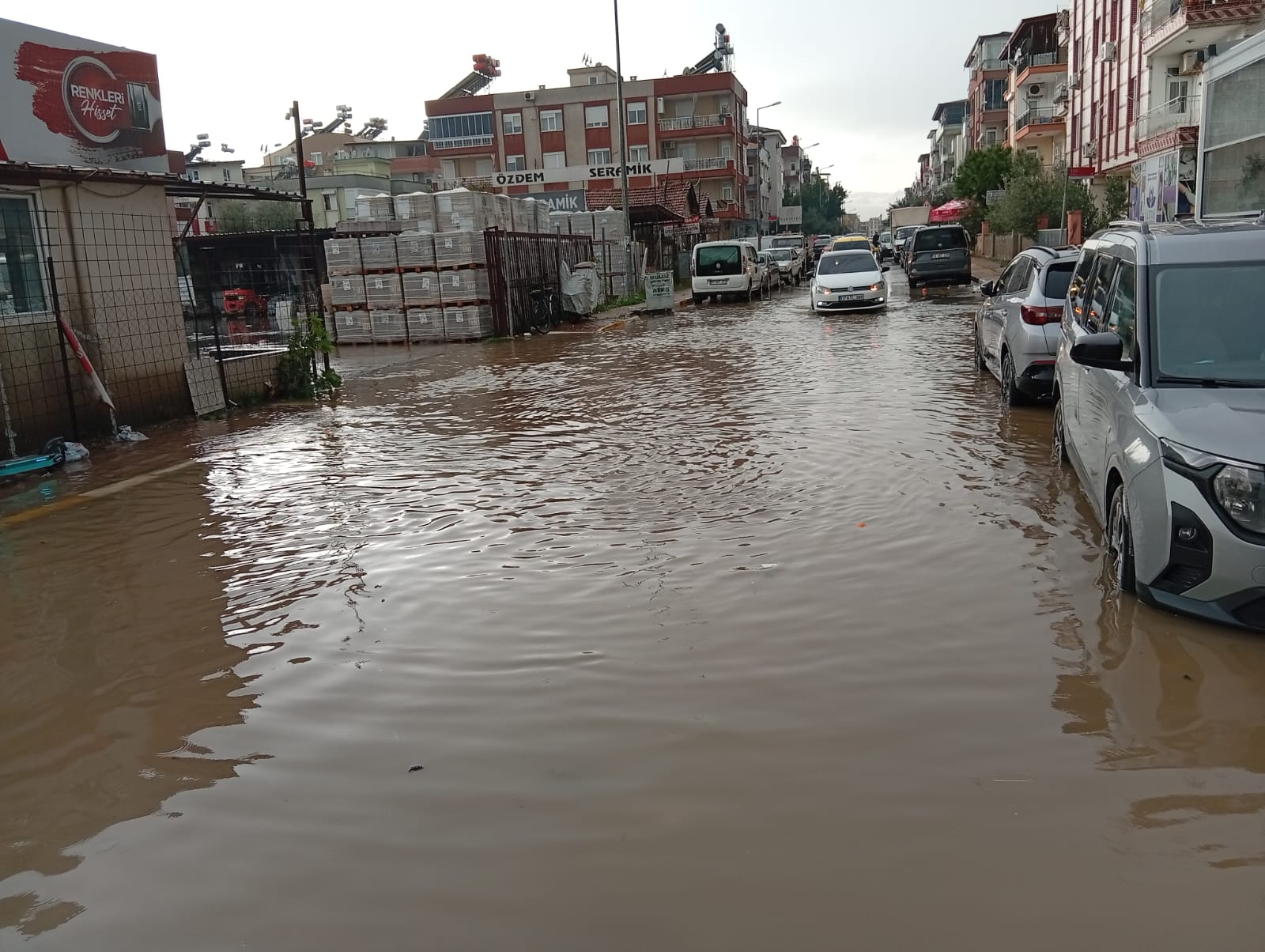 Antalya’da Yollar Dereye Döndü (2)