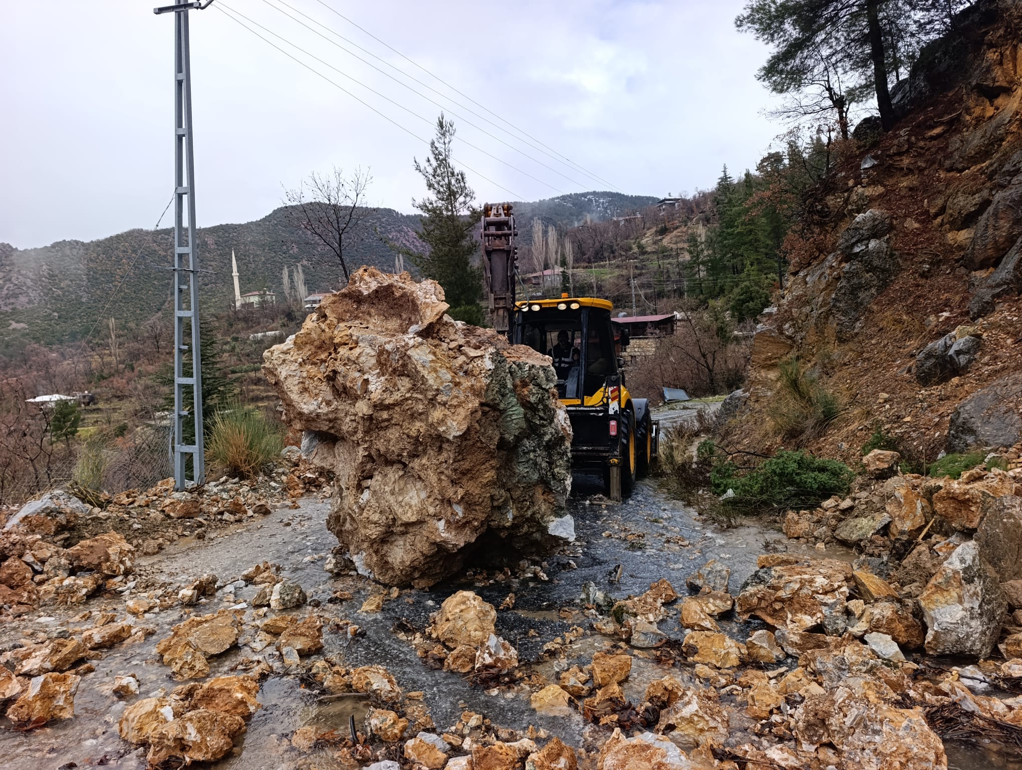 Antalya’da Yollar Kapandı Vatandaş Yolda Kaldı (4)