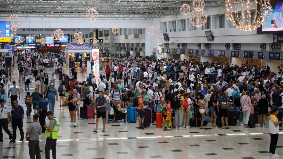 Antalya’daki Fırtına Uçuşları, Şirketler Yolcuyu Vurdu (1)